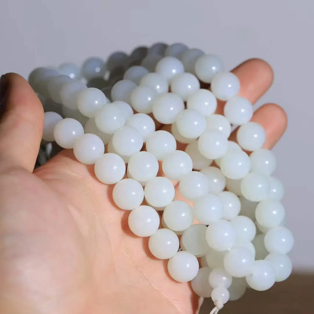 【链.108】

精品和田玉收藏级白玉108挂链 玉质温润细腻 油性十足 佩戴舒适。珠珠落玉盘，间关莺语花底滑，一生美好时光，无论身在何处，都有它相伴相守。事事顺遂，幸福美满，吉祥如意。重212.2克 尺寸取一11mm 78901475YY