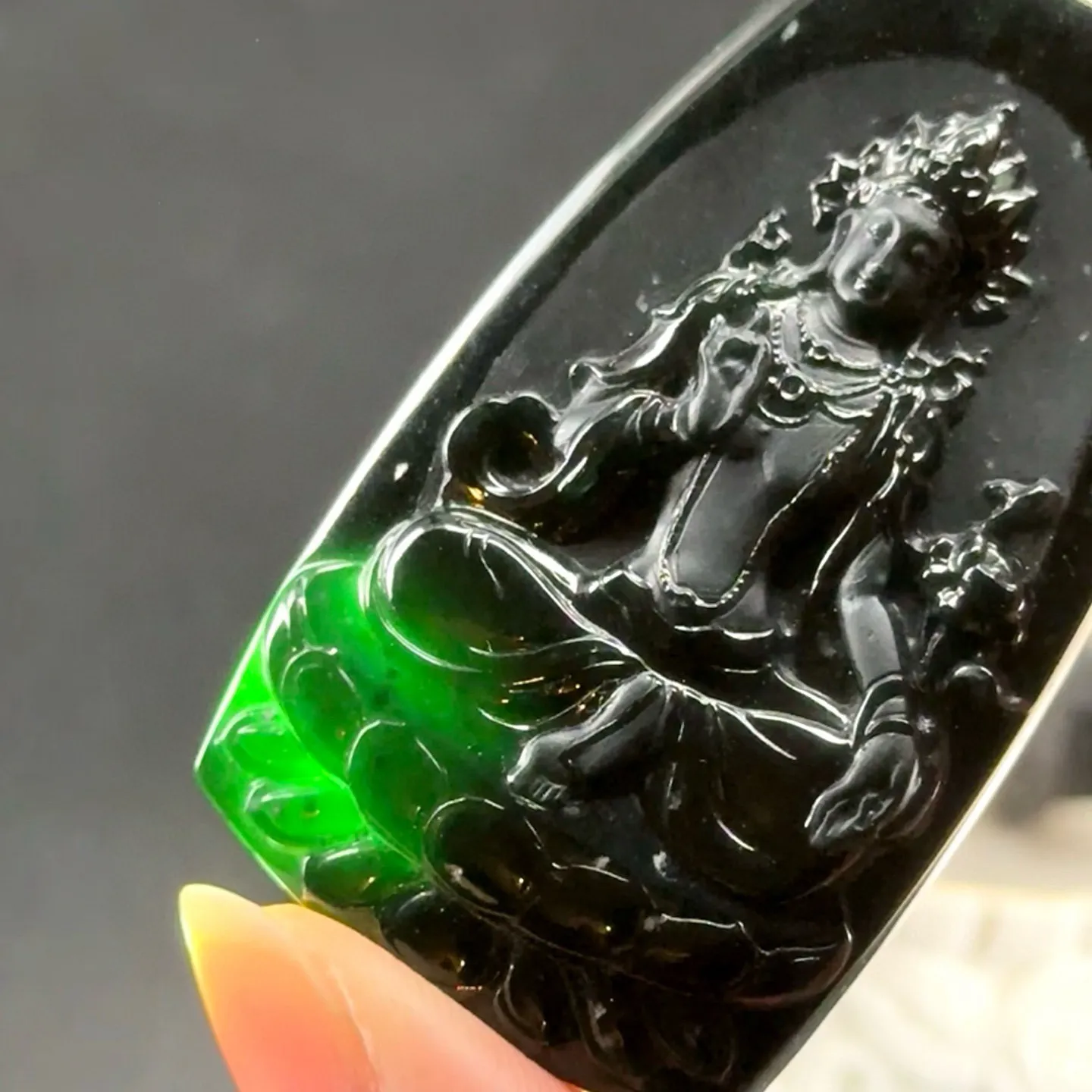 精品墨翠度母 种好色正 黑度极好 打灯通透 油性十足 尺寸53.3