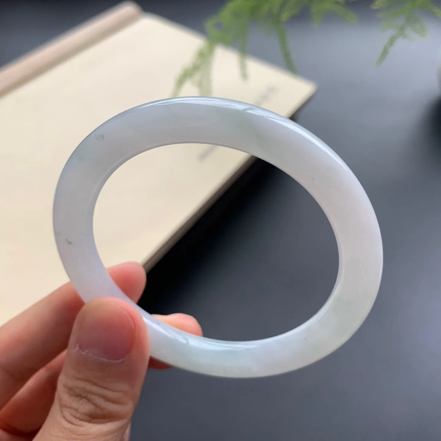 51.5圈口细糯圆条手镯 尺寸：51.5-8-7.8，无纹裂，细腻光滑，条形饱满