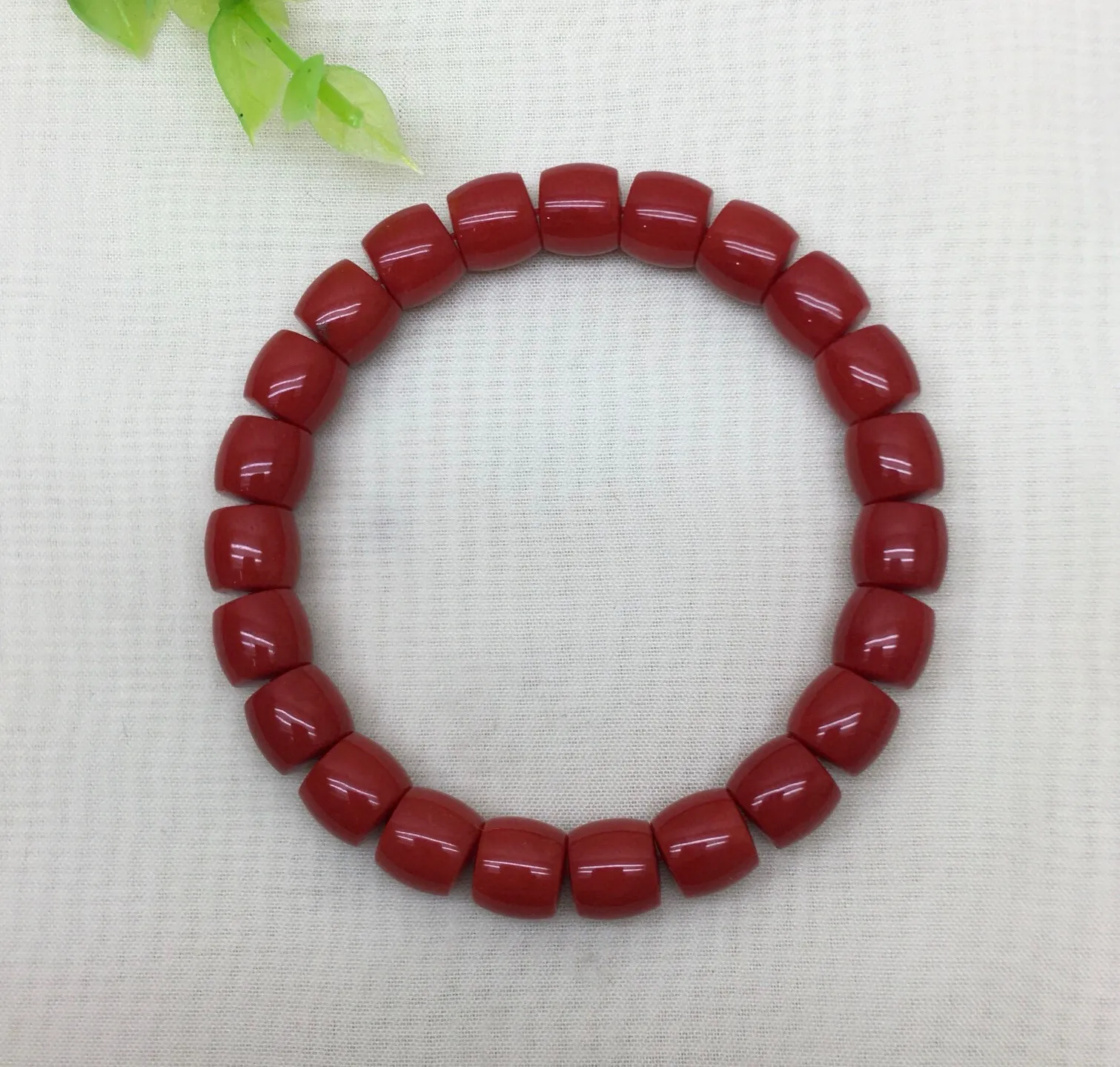 【天然深橘红珊瑚小9mm直切珠弹力手串】收藏佩戴两不误！天然无添加无优化，深橘红颜色，色泽好！品质好！颗颗天然！西班牙产地，科西卡材料，裸石尺寸约为8.82-8.75mm左右，重量24.99克。有个别天然小虫眼，可忽略不计。珊瑚自古被佛教视为珍宝，深海里千年生长的有生命宝石，有灵性，气场强大，佩戴者更有佛性，更有佛缘！