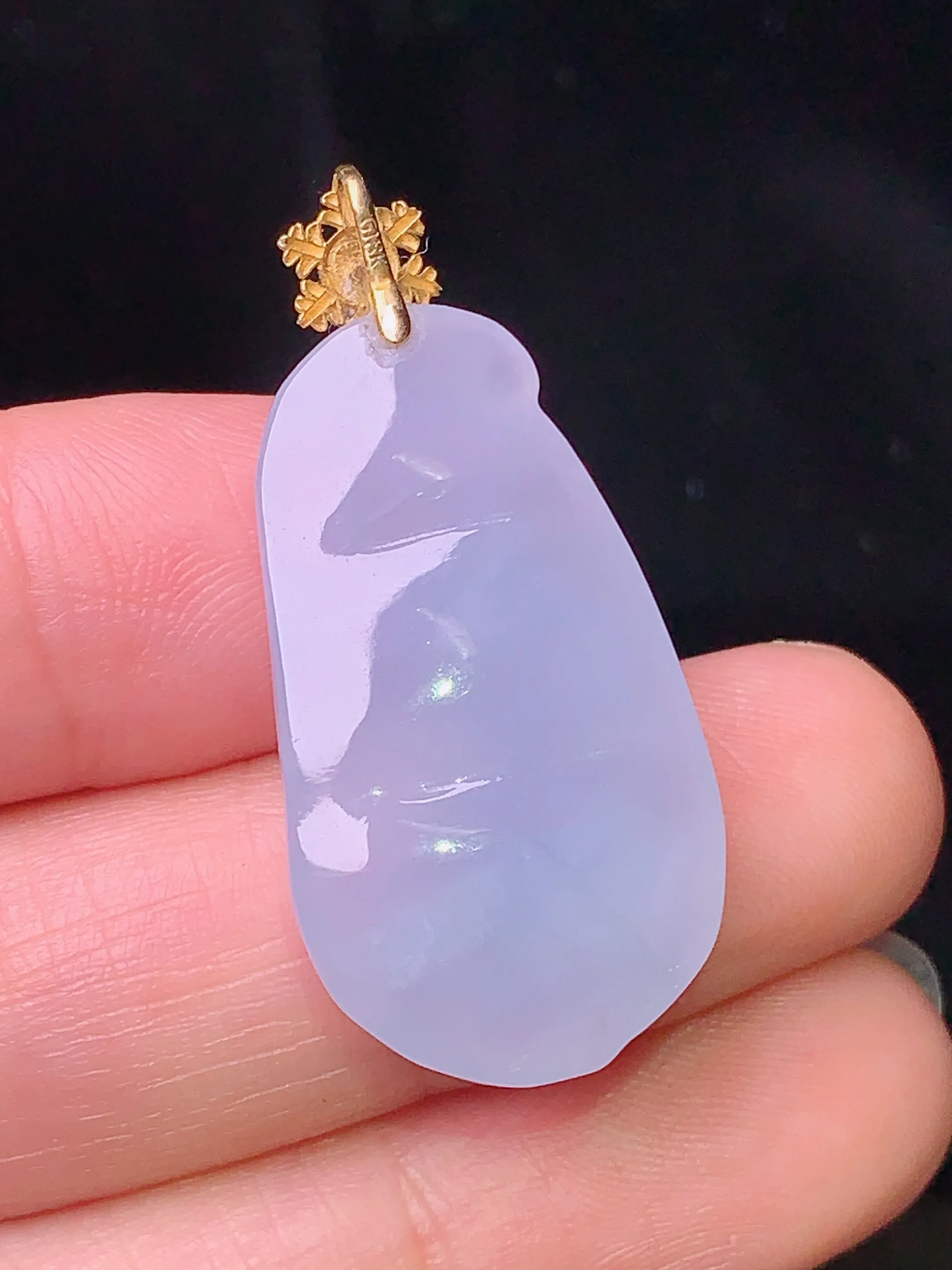 18k金镶嵌紫罗兰四季豆吊坠 玉质细腻 色泽清新艳丽 整体尺寸34.3*16*6.3