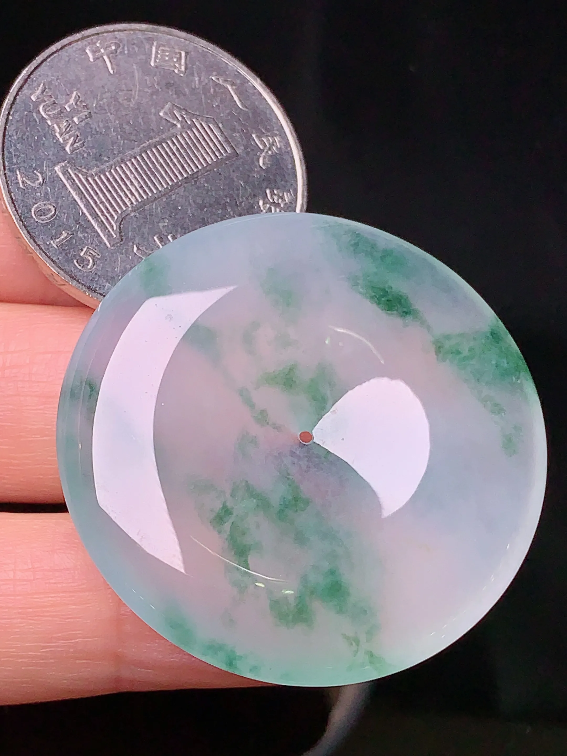 冰种飘绿平安扣吊坠 玉质细腻 色泽清新艳丽 整体尺寸36.2*6.2