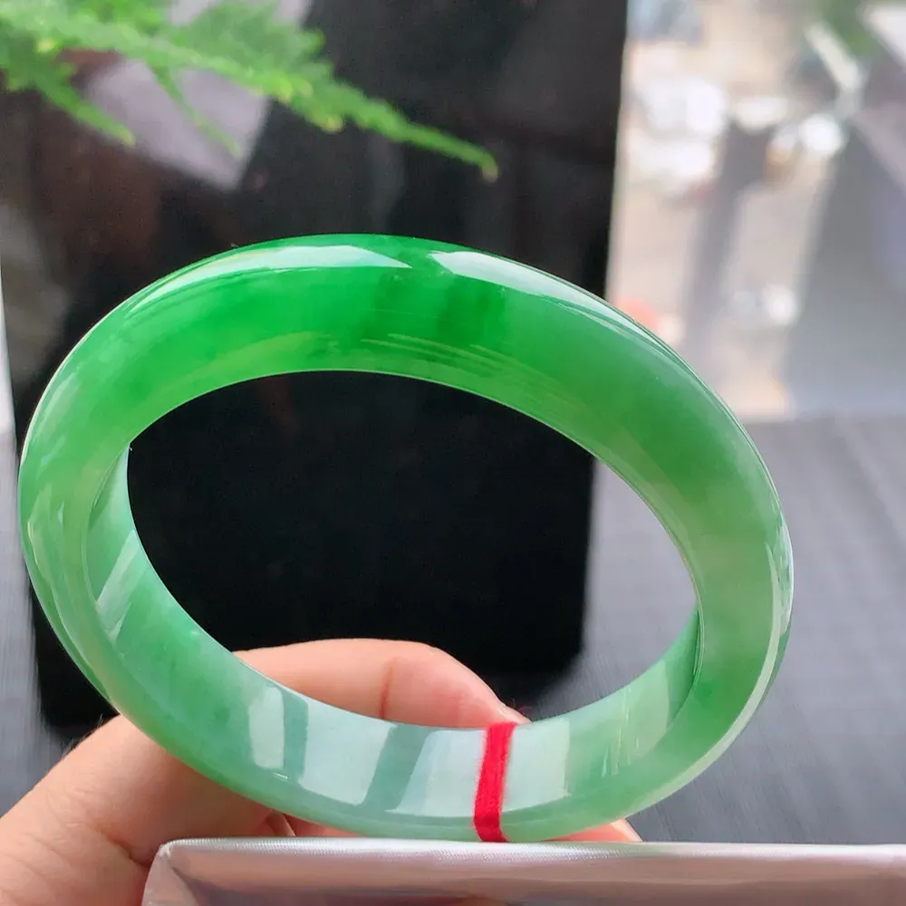 正圈一大节阳绿 无瑕 尺寸:59.1/13.1/9.1 色阳