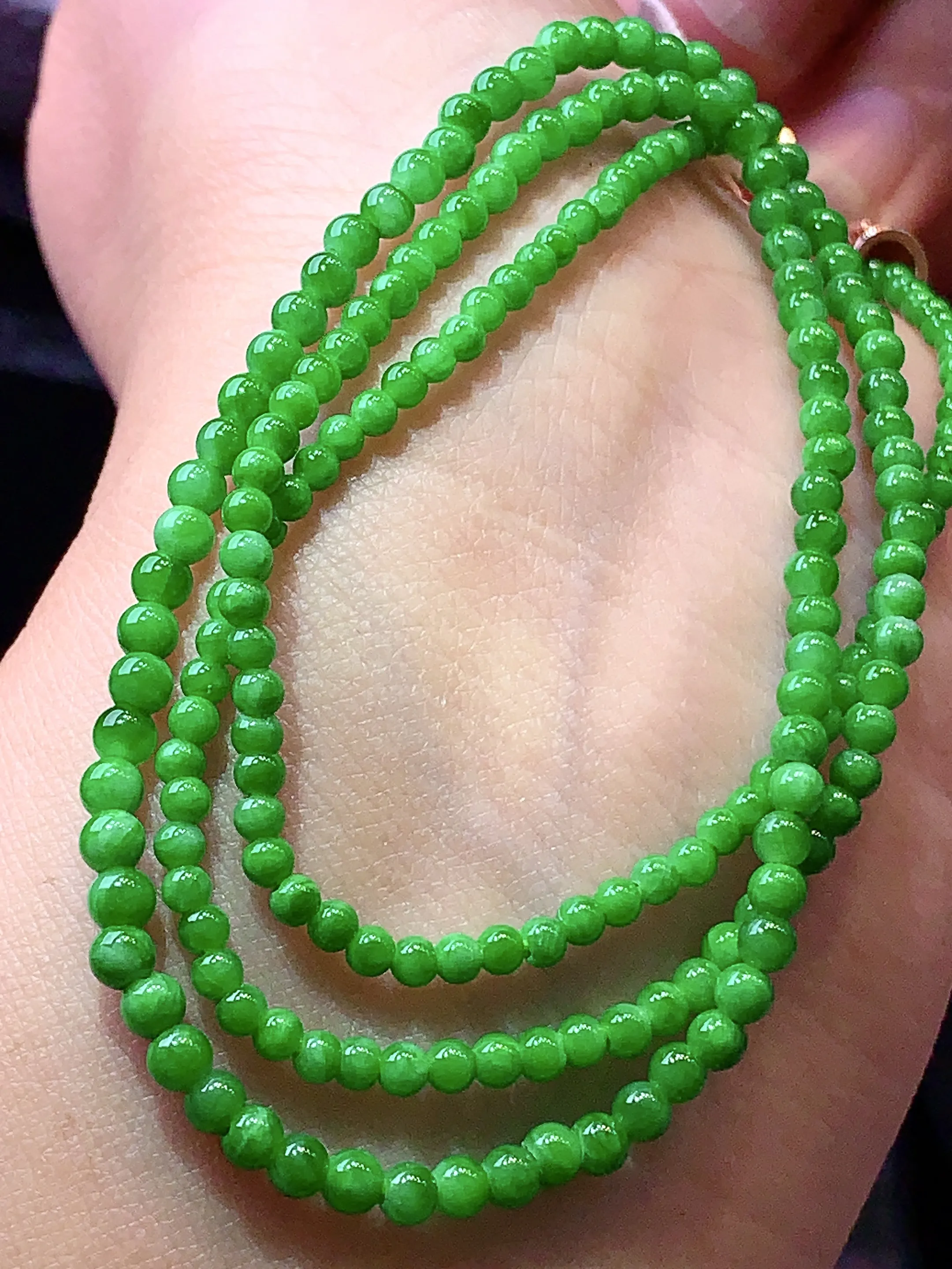 满绿圆珠项链 玉质细腻 色泽清新艳丽 整体尺寸3