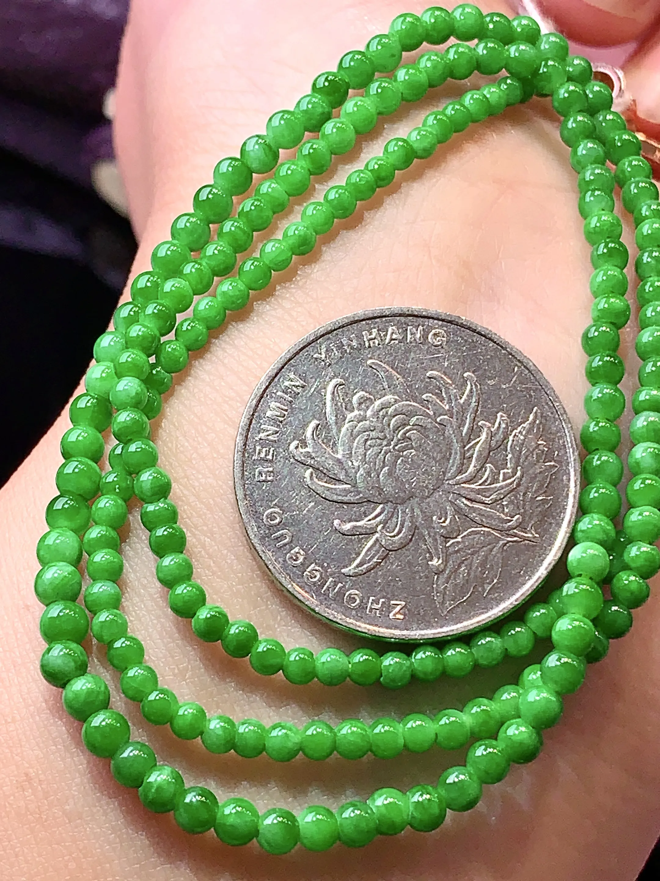 满绿圆珠项链 玉质细腻 色泽清新艳丽 整体尺寸3