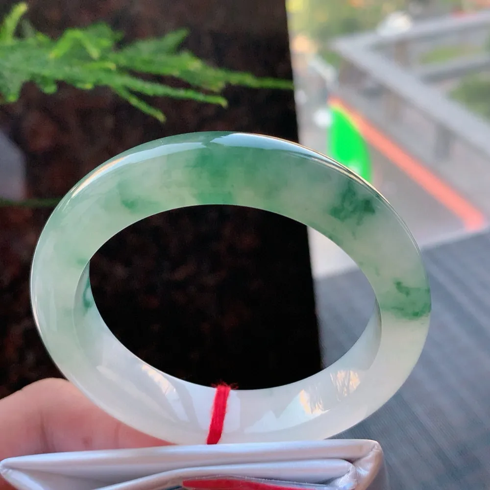 正圈高冰飘花 无瑕 尺寸:54.1/12.4/9.1 花美 种水好️️