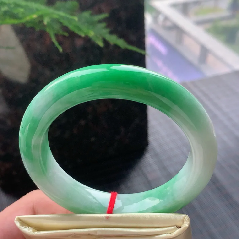 正圈一大节阳绿 一丝棉线 尺寸:59.2/12.7/10.4 色阳️️