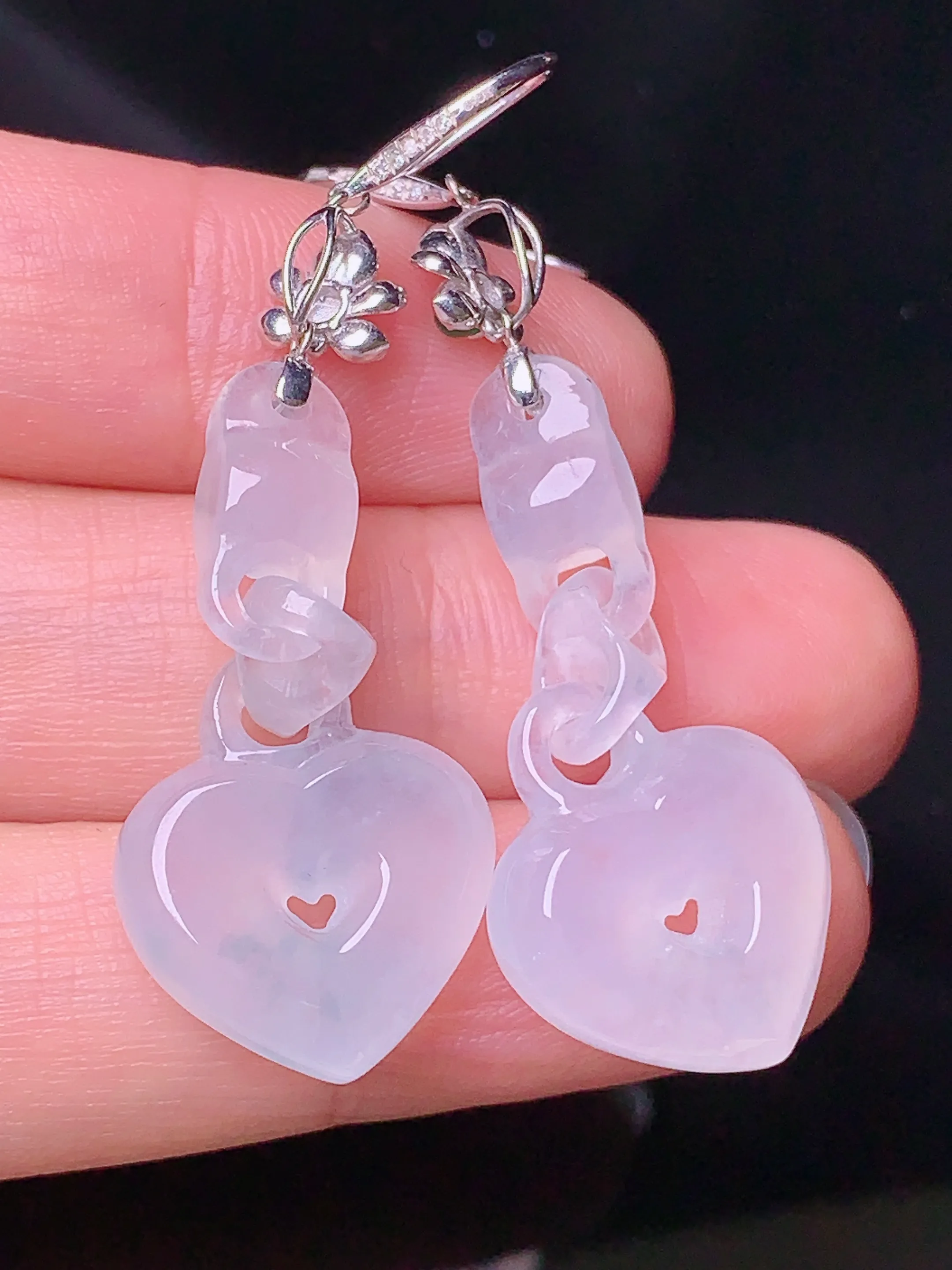 18k金钻镶嵌冰种同心锁耳坠 玉质细腻 色泽清新艳丽 整体尺寸54.3*15.5*5.7