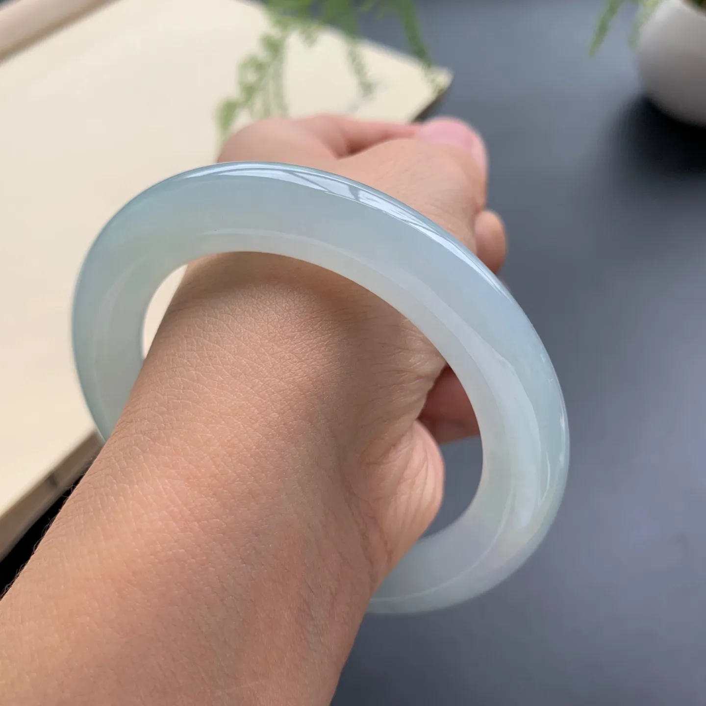 55圈口冰圆条手镯 尺寸：55-10.8，无纹裂，水润起胶，条形饱满