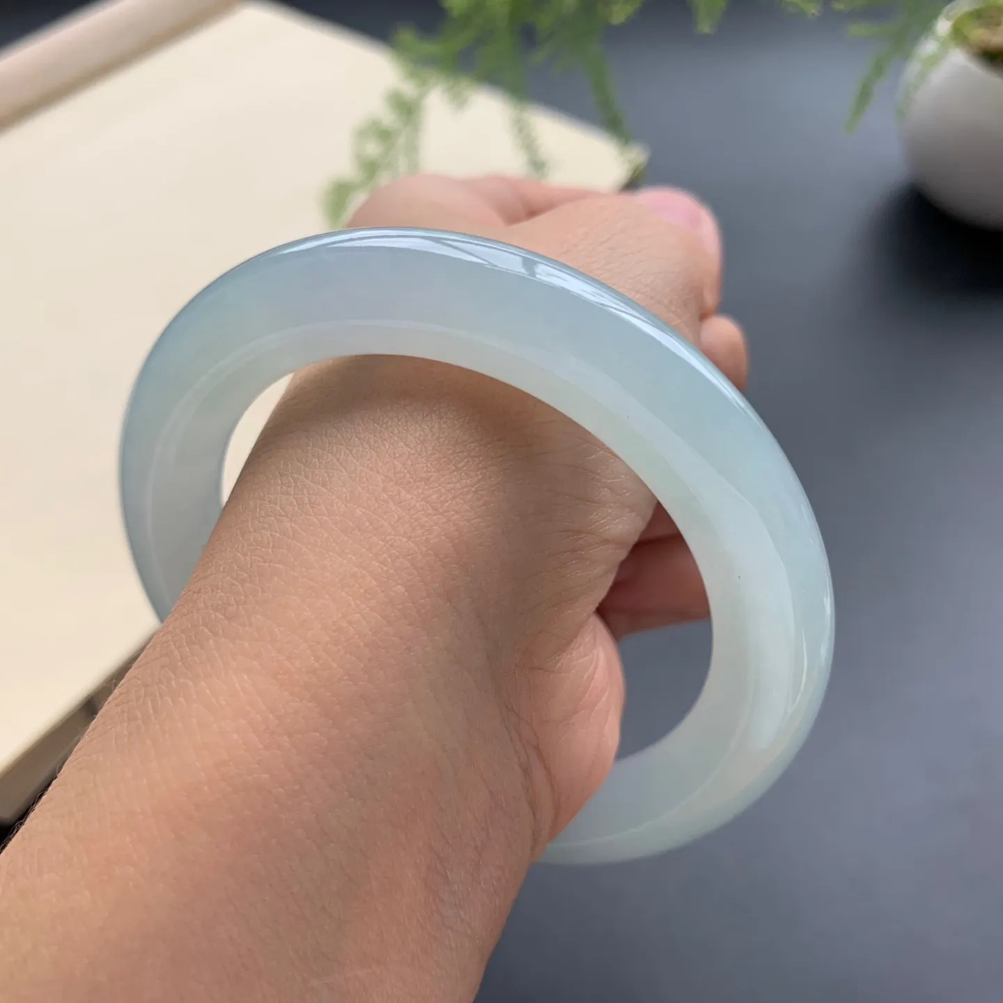 55圈口冰圆条手镯 尺寸：55-10.8，无纹裂，水润起胶，条形饱满