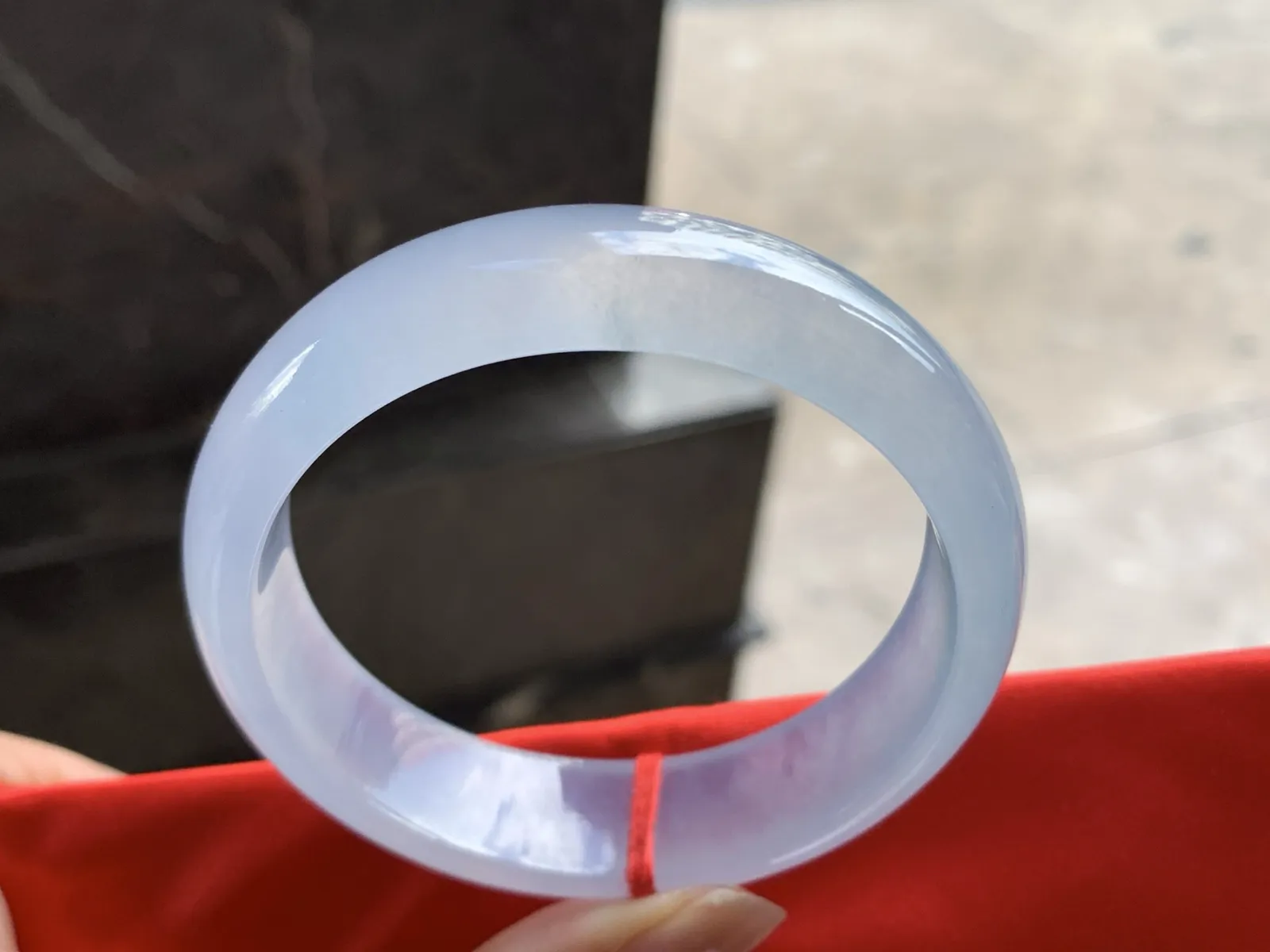 57.5-15.3-7.9

高冰宽版手镯^_^种老荧光十足