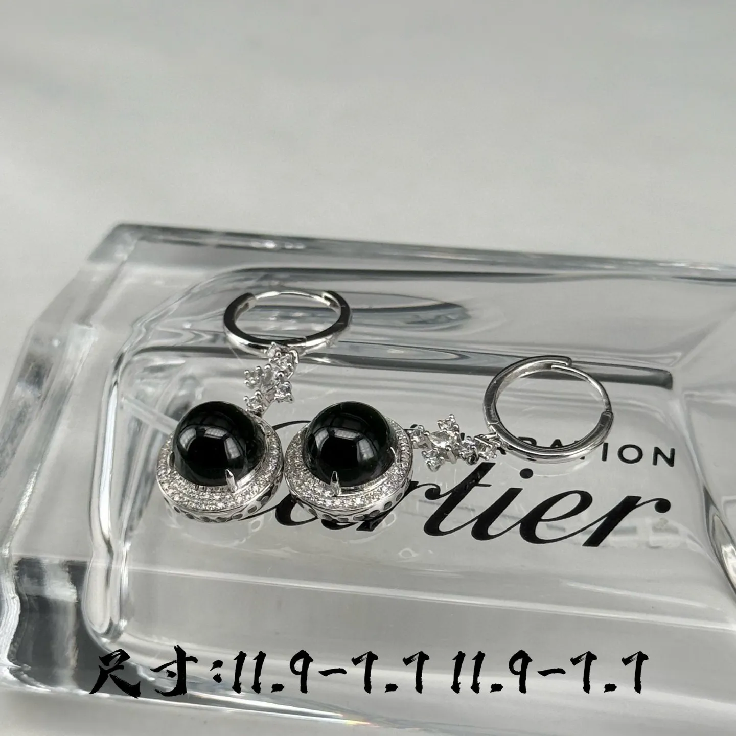 精品18k墨翠蛋面耳坠 种好色正 黑度极好 打灯通透 油性十足 尺寸11.9