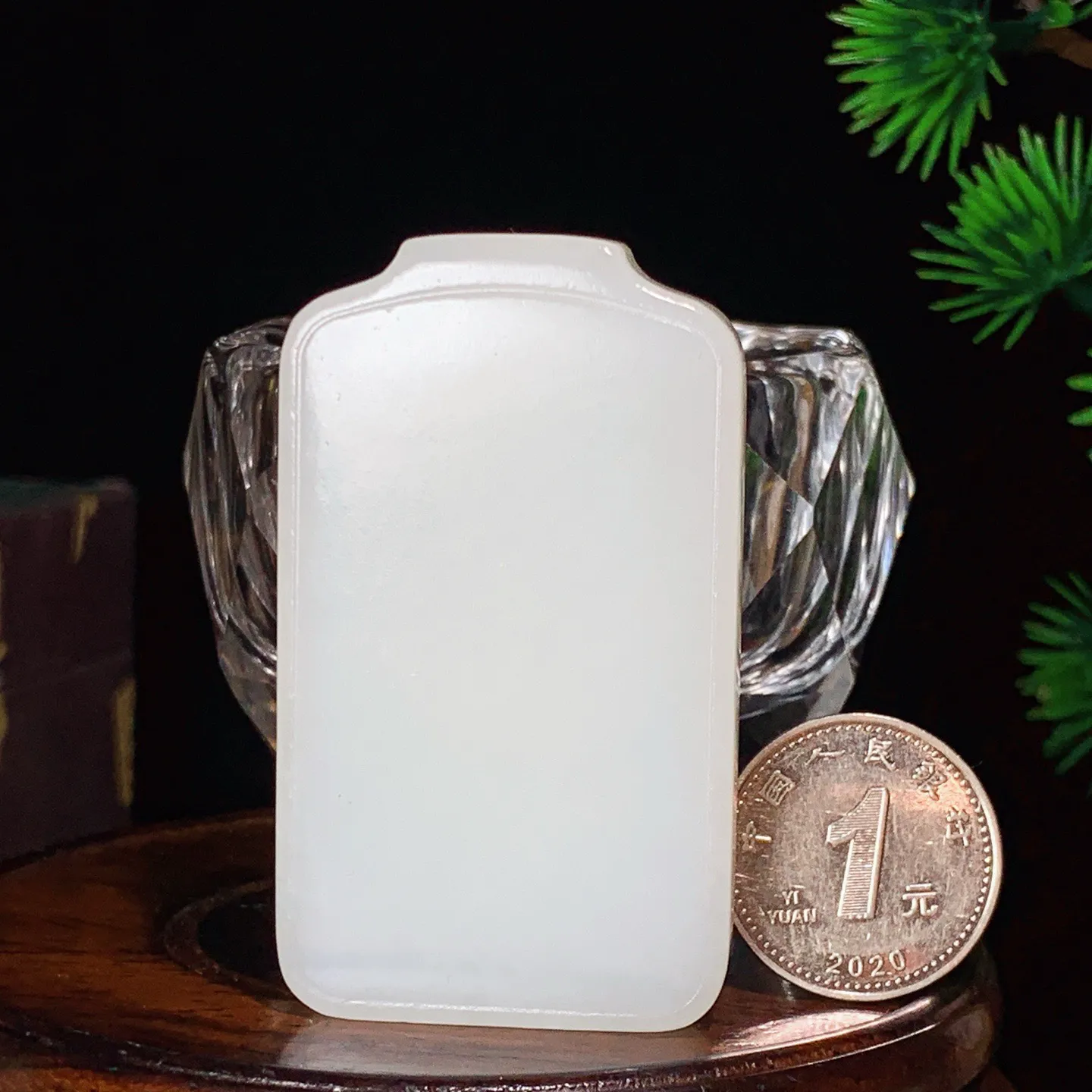 和田玉羊脂白平安无事牌子挂件。尺寸59/34/9重50.5克。玉质细腻油润。手推出油。佩戴高端典雅。lt251031