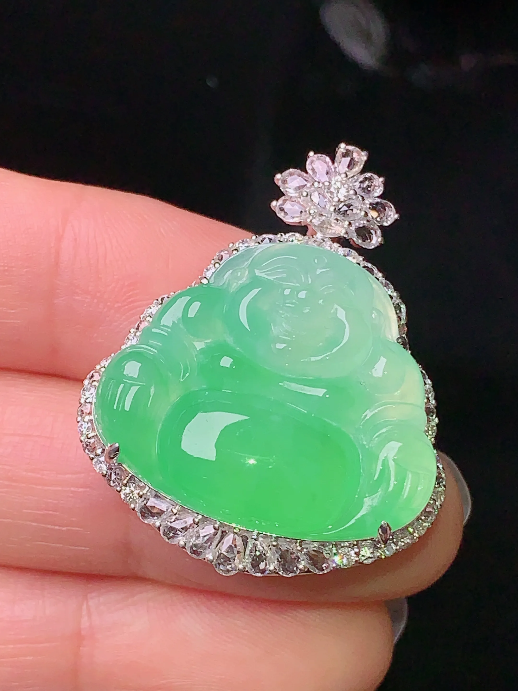 18k金钻宝石镶嵌翠绿佛公吊坠 玉质细腻 色泽清新艳丽 整体尺寸32.8*26.2*11.8