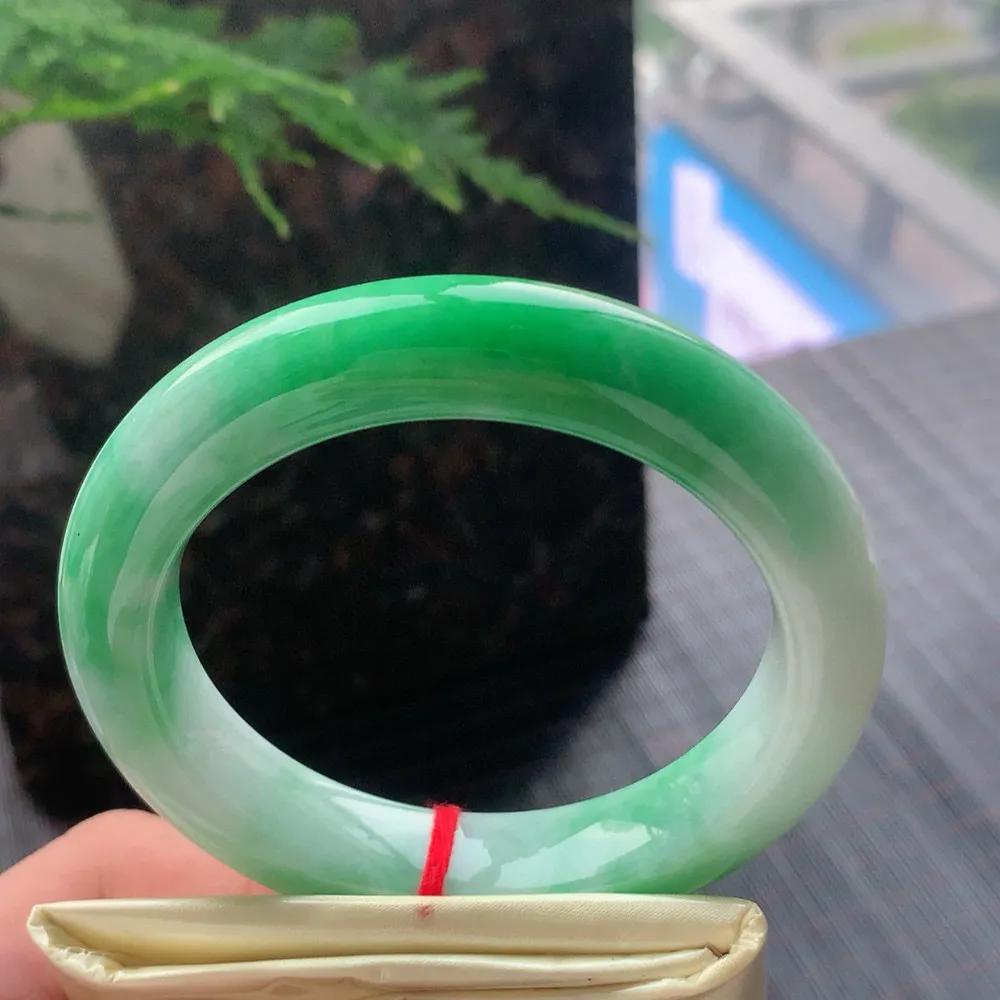 正圈一大节阳绿 一丝棉线 尺寸:59.2/12.7/10.4 色阳️️