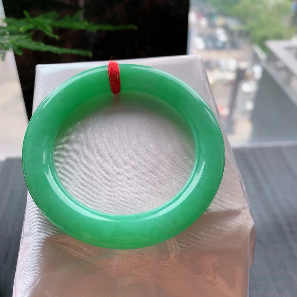 圆条满色阳绿 无瑕 尺寸:55.1/11.2 色阳