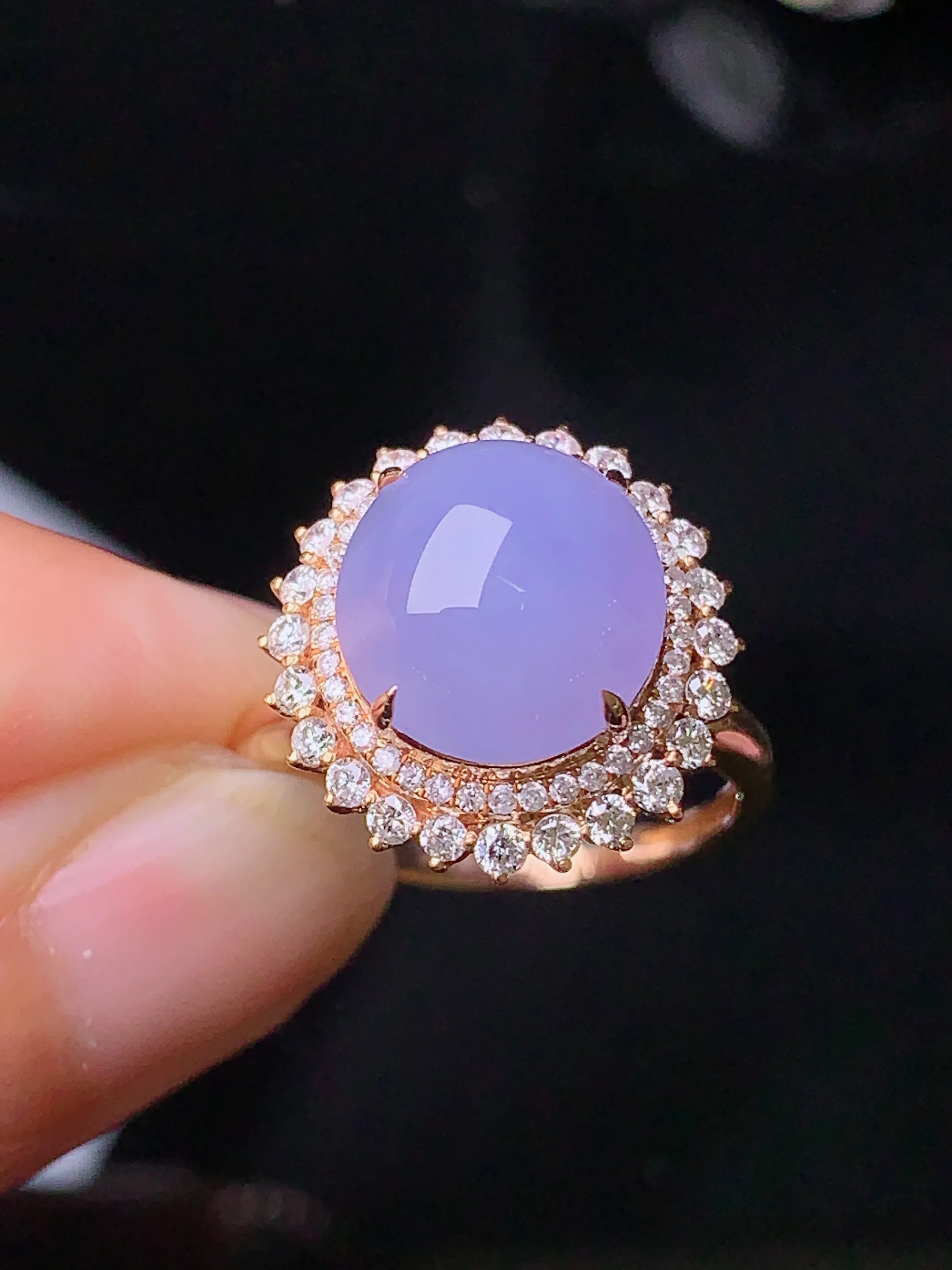 18k金钻镶嵌紫罗兰蛋面戒指 玉质细腻 色泽清新艳丽 圈口13.5 整体尺寸16.2*15.5*11