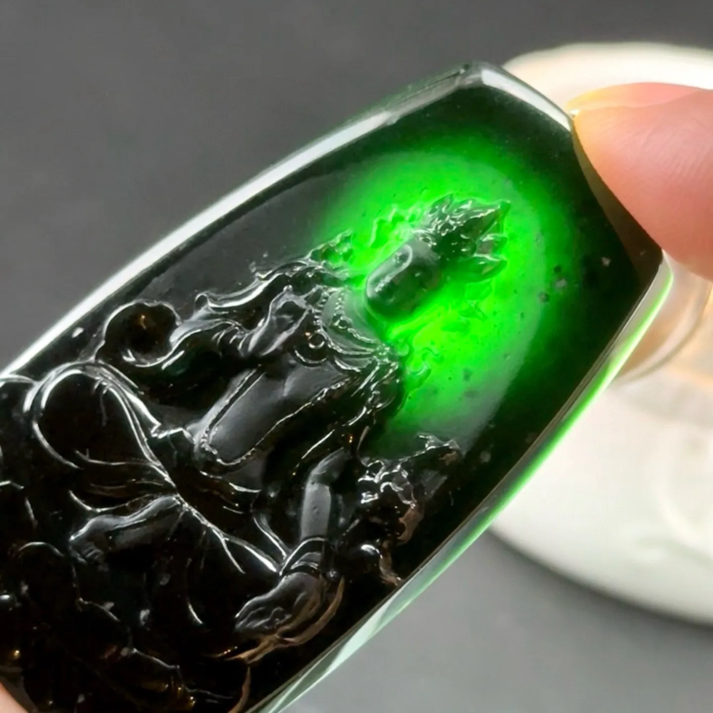 精品墨翠度母 种好色正 黑度极好 打灯通透 油性十足 尺寸53.3