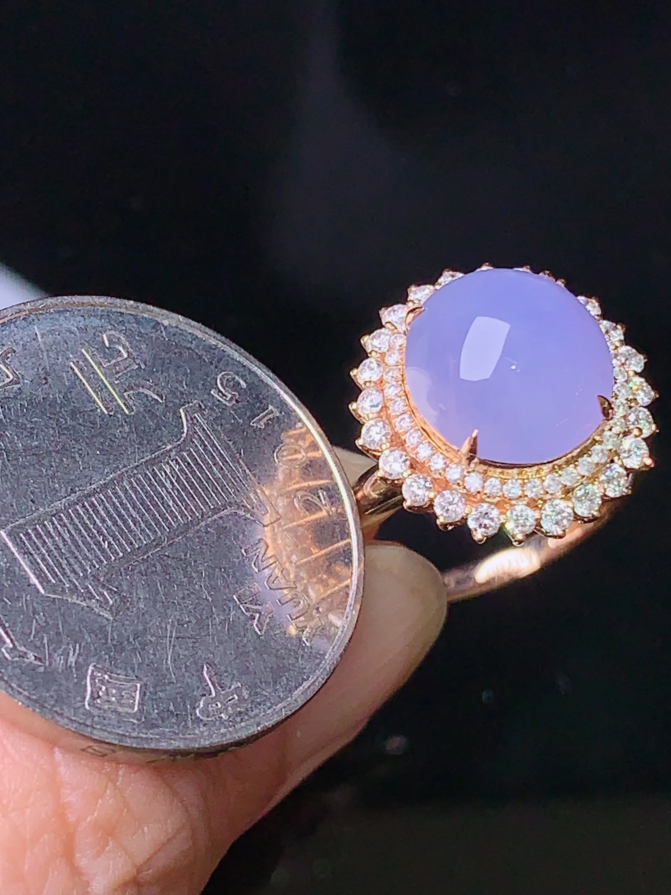 18k金钻镶嵌紫罗兰蛋面戒指 玉质细腻 色泽清新艳丽 圈口13.5 整体尺寸16.2*15.5*11.6