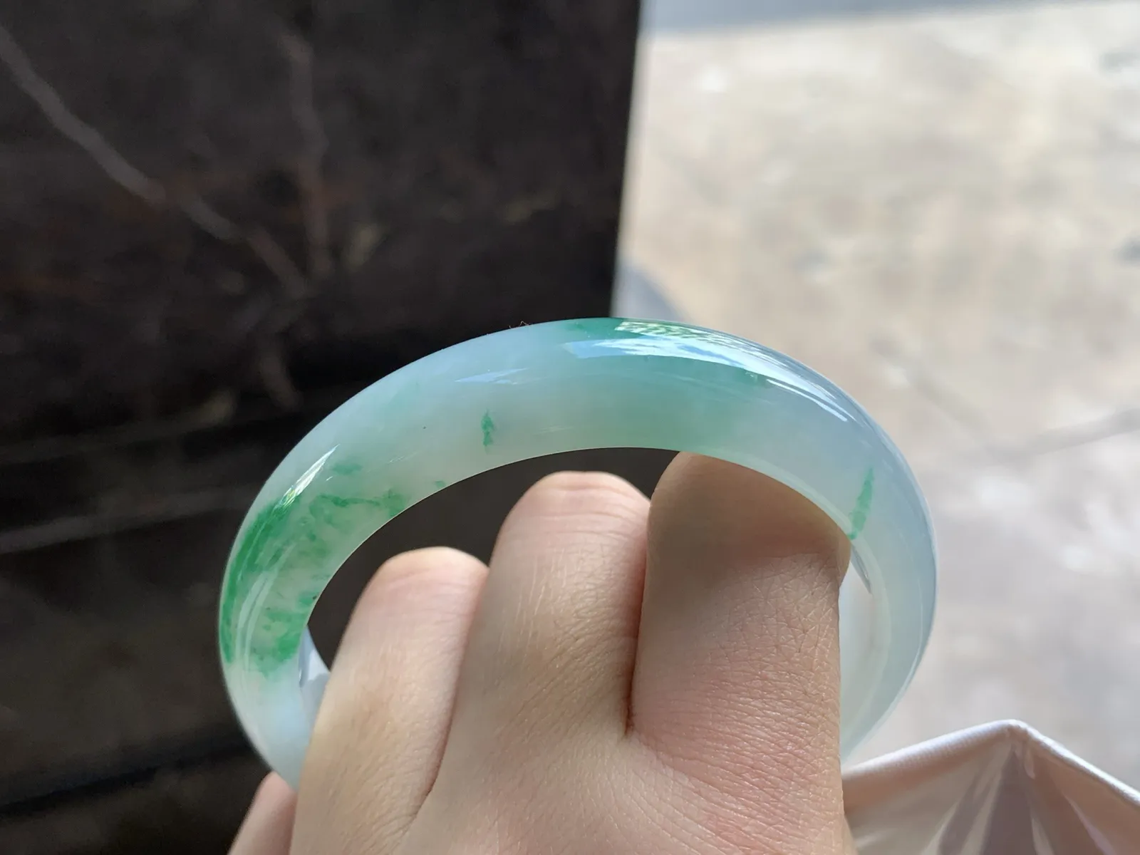 55-12.5-7.5

绿花手镯^_^玉质温润 肉质细腻