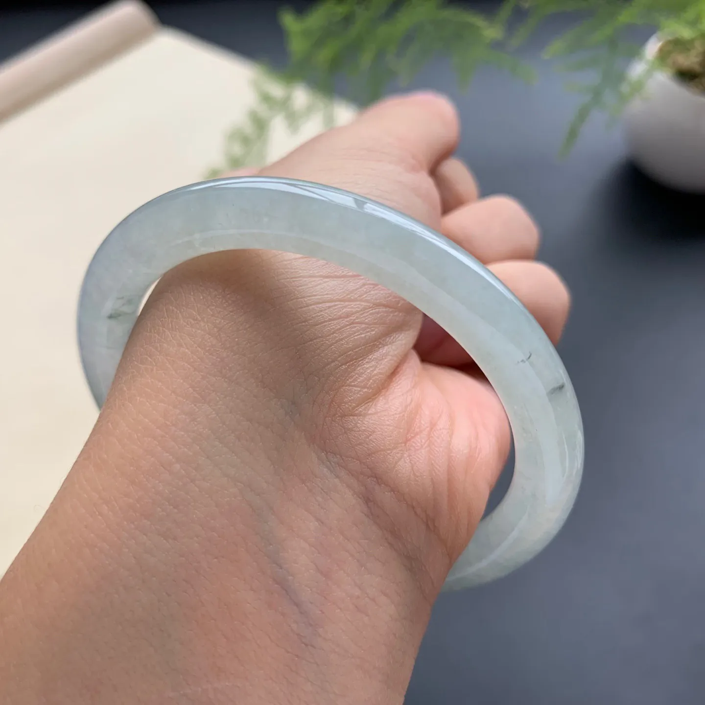 54.5圈口冰飘花圆条手镯 尺寸：54.5-7.5-8，无纹裂，水润起胶，条形饱满