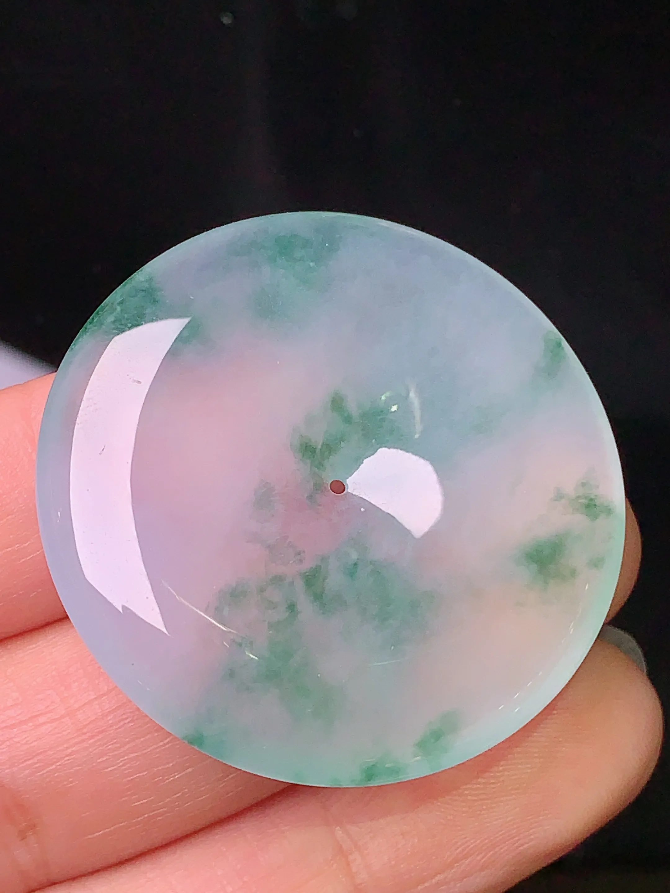 冰种飘绿平安扣吊坠 玉质细腻 色泽清新艳丽 整体尺寸36.2*6.2