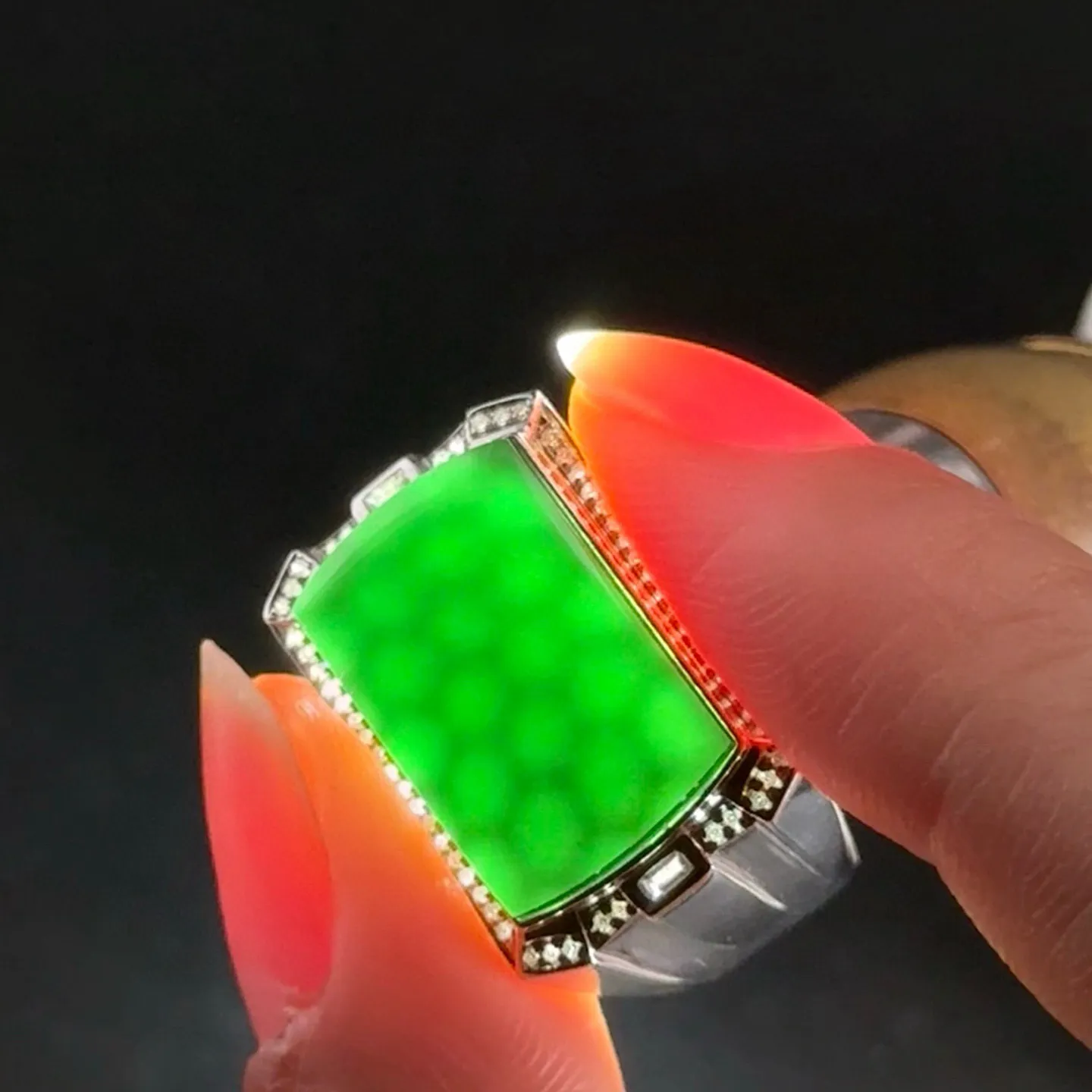 墨翠马鞍男戒 种好色正 黑度极好 打灯通透 油性十足 尺寸17.6