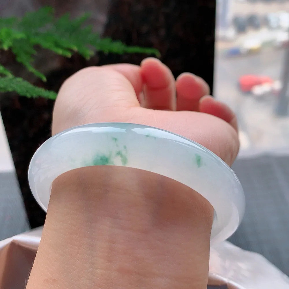 正圈高冰飘花 无瑕 尺寸:55.1/12.7/8.4花美 种水好