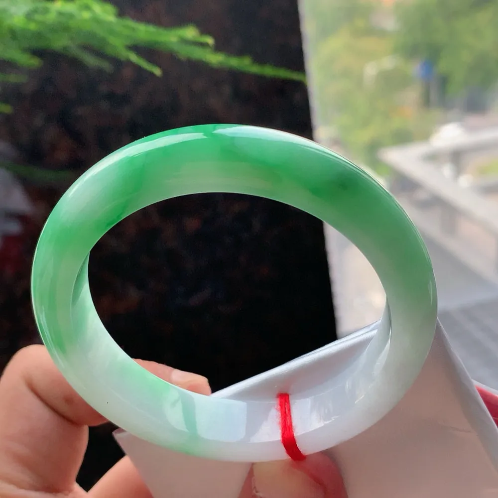 正圈冰糯阳绿 无瑕 尺寸:56.4/12.7/8.4 色阳