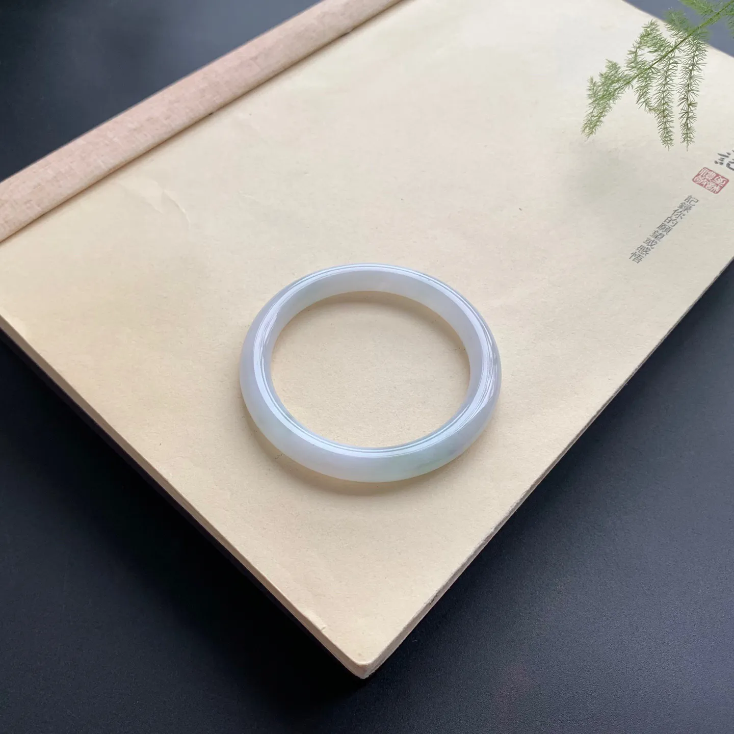 51.5圈口细糯圆条手镯 尺寸：51.5-8-7.8，无纹裂，细腻光滑，条形饱满