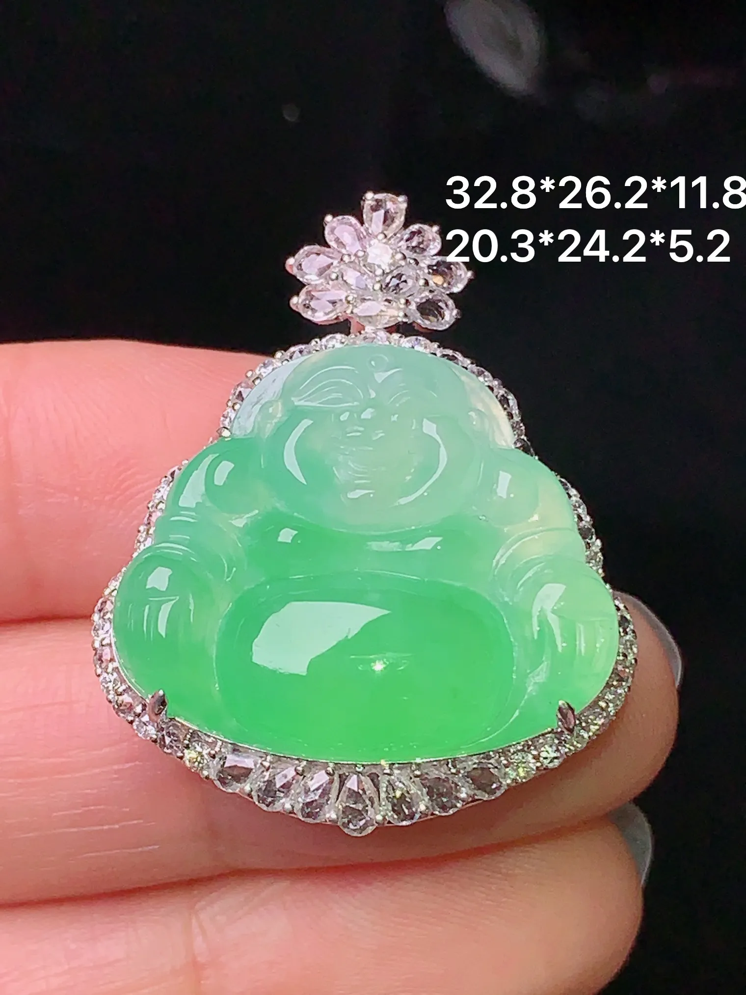 18k金钻宝石镶嵌翠绿佛公吊坠 玉质细腻 色泽清新艳丽 整体尺寸32.8*26.2*11.8