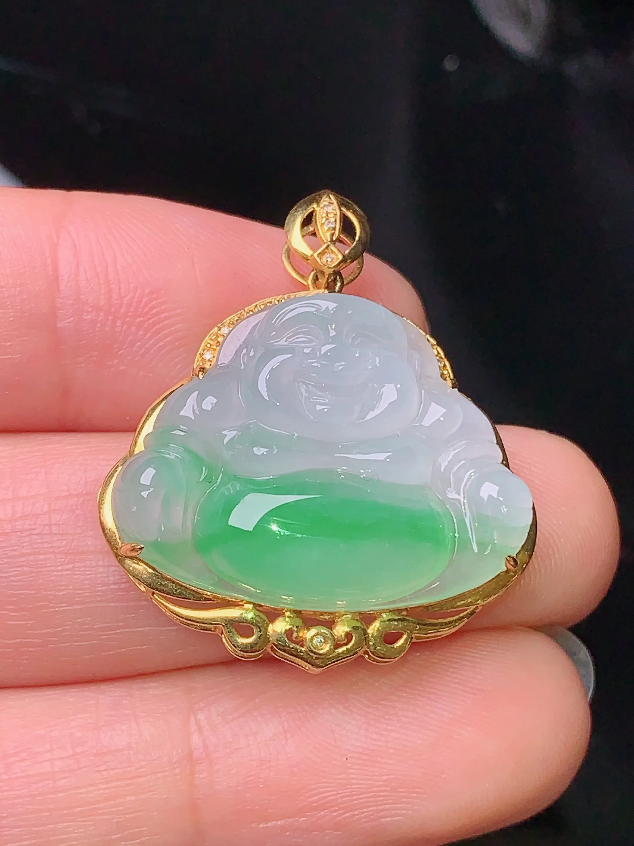 18k金钻镶嵌飘绿佛公吊坠 玉质细腻 色泽清新艳丽 整体尺寸28.2*25*7.5