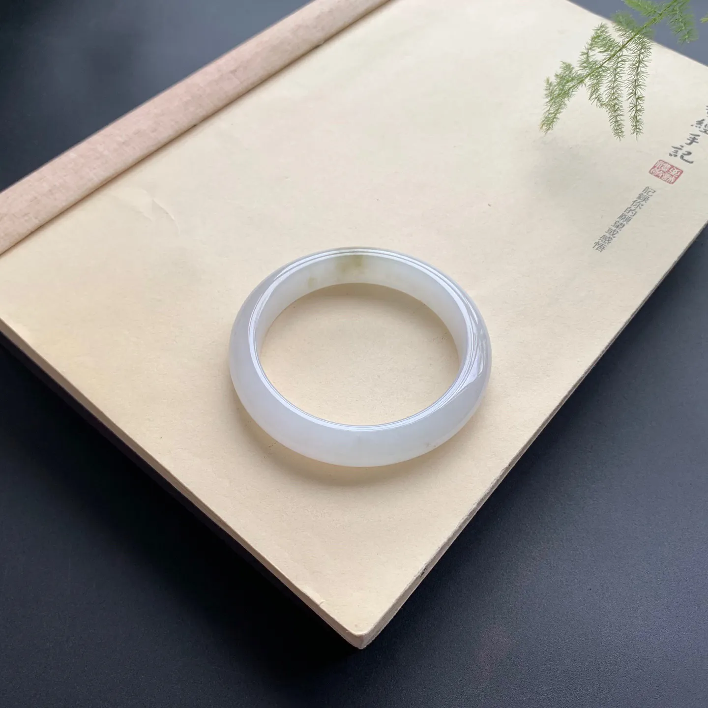 55圈口糯冰正圈手镯 尺寸：55-12-8.2，无纹裂，细腻光滑，清爽干净