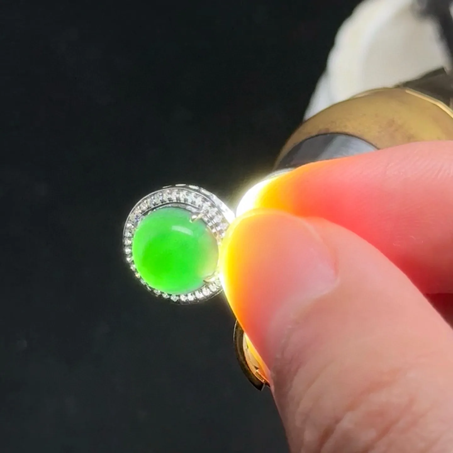 精品18k墨翠蛋面耳坠 种好色正 黑度极好 打灯通透 油性十足 尺寸11.9