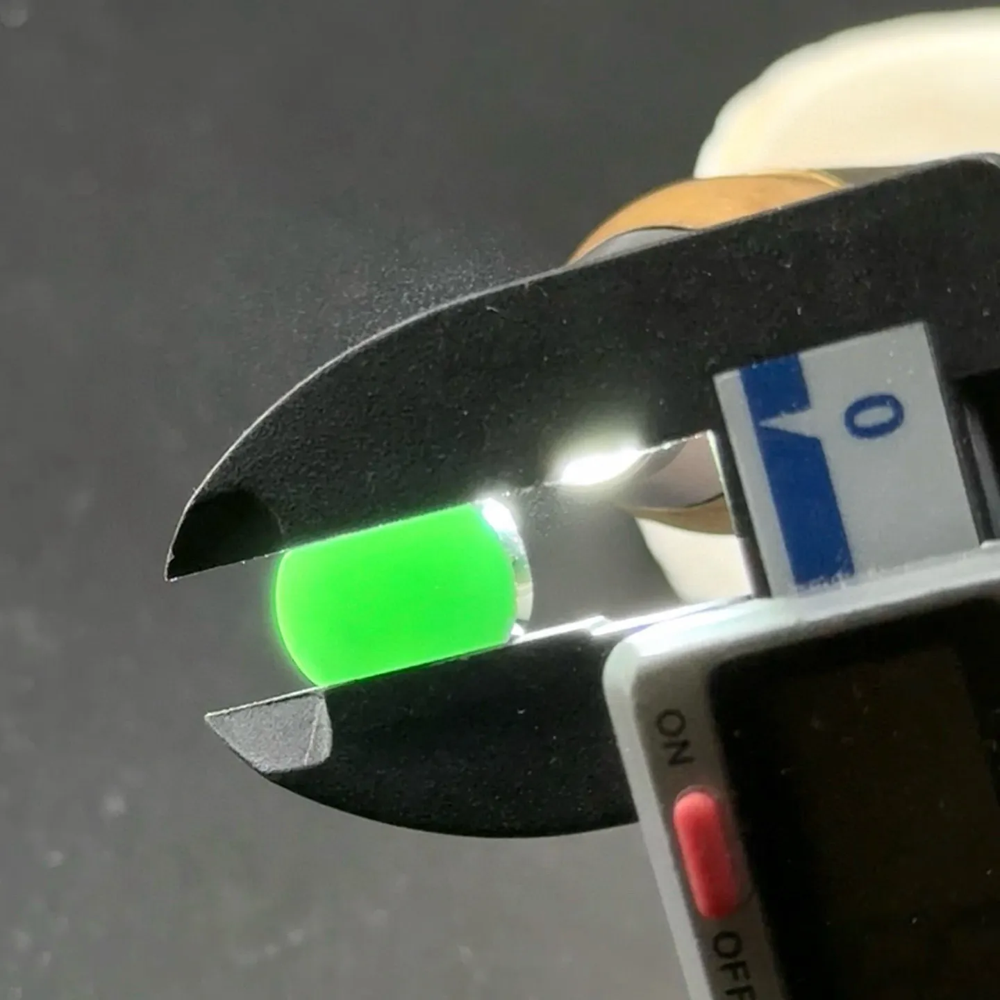 墨翠小马鞍 种好色正 黑度极好 打灯通透 油性十足 尺寸12.5