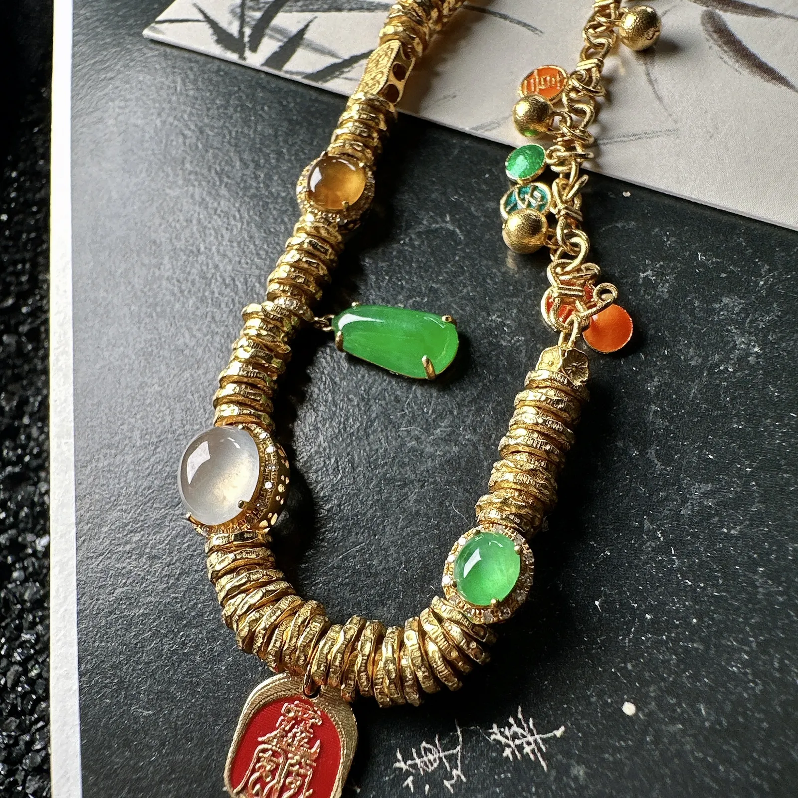 【冰种多种元素盘缠手链】颗颗冰透，饱满圆润，光泽闪耀，流行款，18K金钻镶嵌，其中一颗裸石尺寸7.7*6.8*4.8毫米