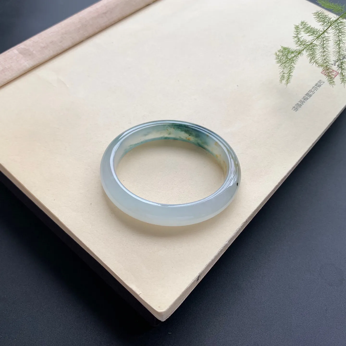 54.3圈口冰种飘花贵妃手镯 尺寸：54.3-46.8-11.5-7.5，无纹裂，水润起胶，花色浓郁