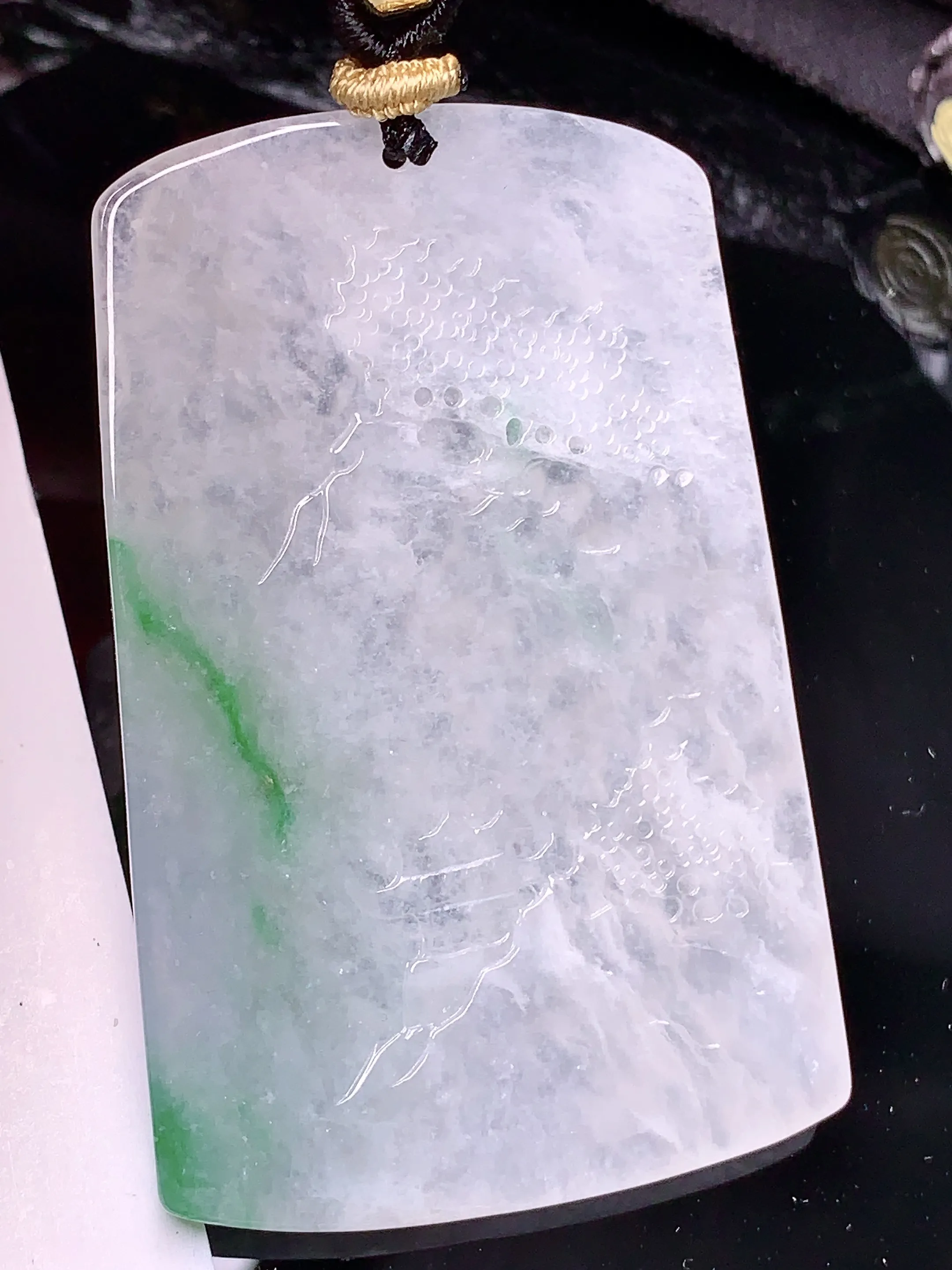 冰种飘绿山水吊坠 玉质细腻 色泽清新艳丽 整体尺寸62*39.6*4.5