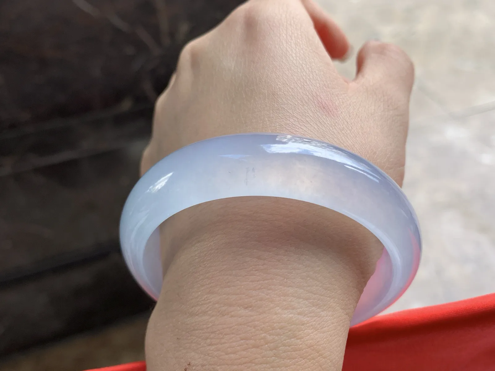 57.5-15.3-7.9

高冰宽版手镯^_^种老荧光十足