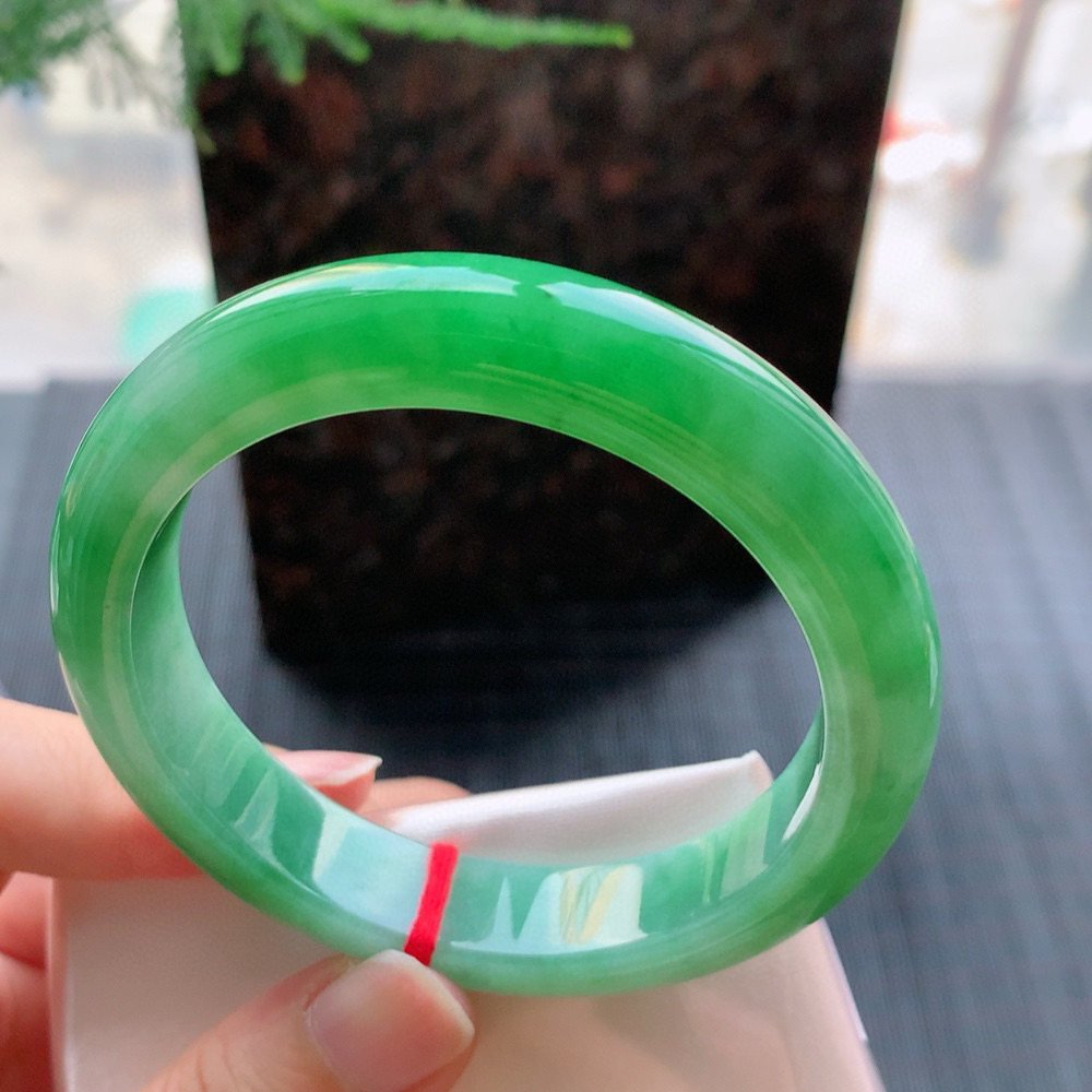 正圈一大圈阳绿 无瑕 尺寸:58.1/12.2/9.1 色阳