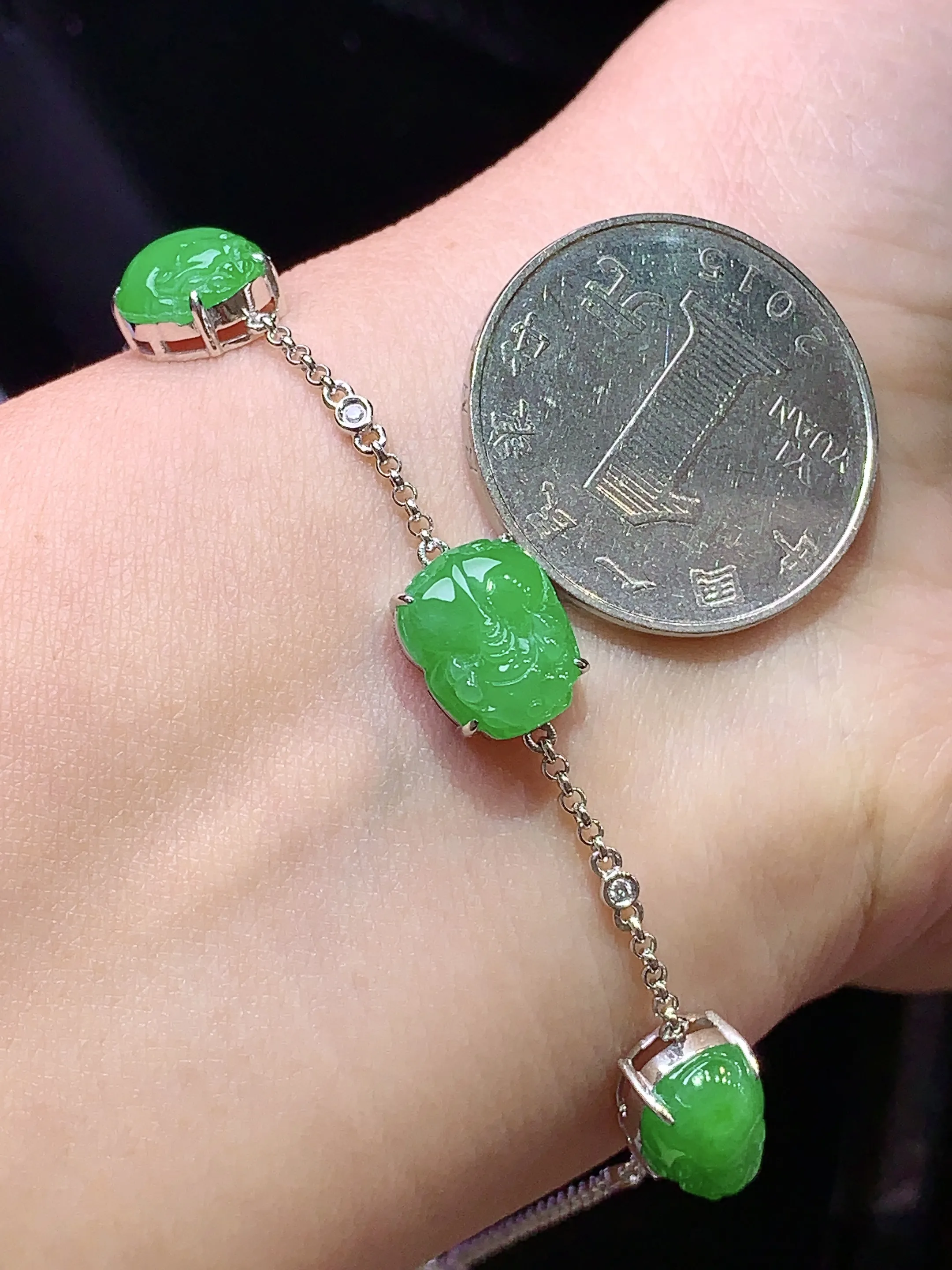 18k金钻镶嵌满绿貔貅手链 玉质细腻 色泽清新艳丽 裸石尺寸10.8*8.6*3.8