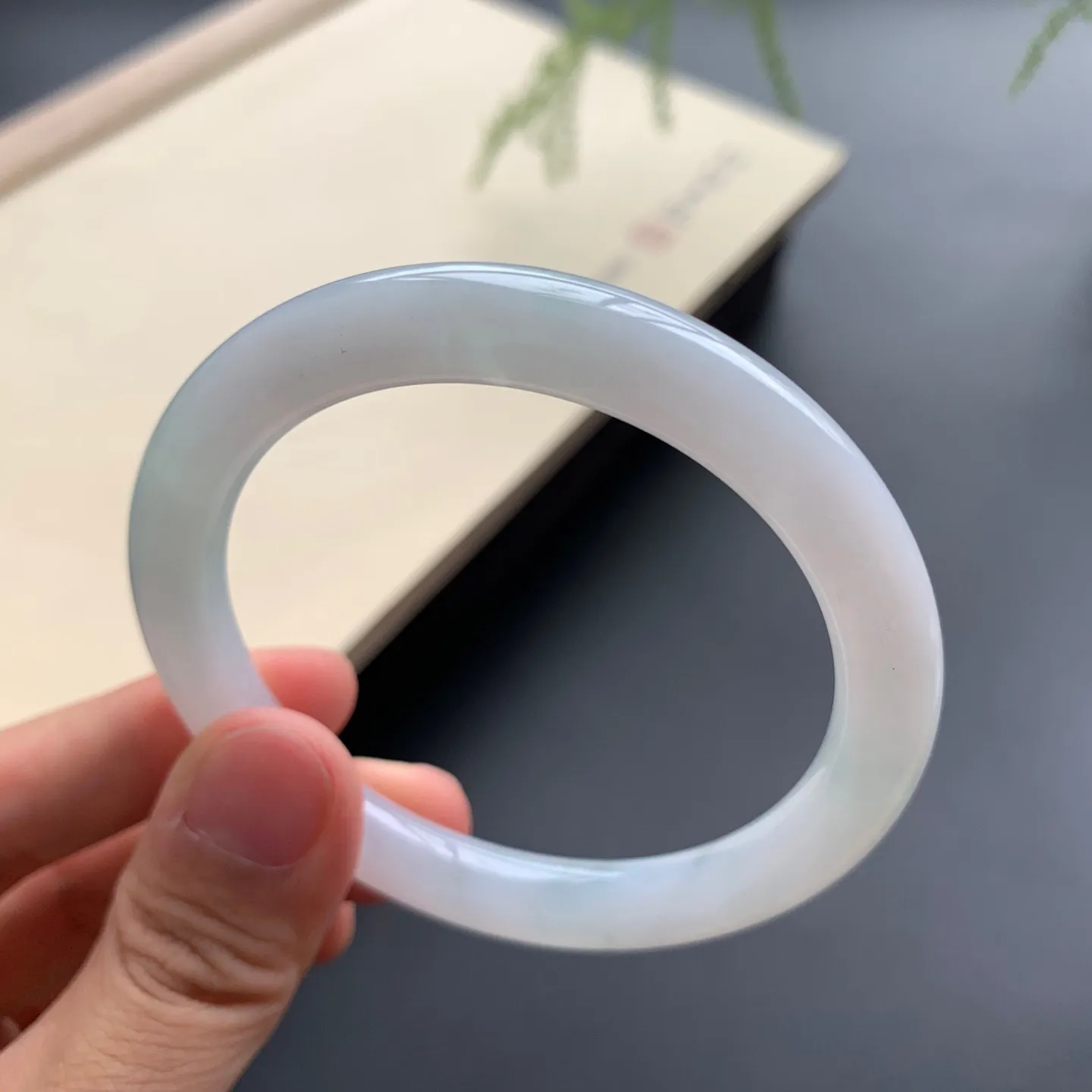 51.5圈口细糯圆条手镯 尺寸：51.5-8-7.8，无纹裂，细腻光滑，条形饱满