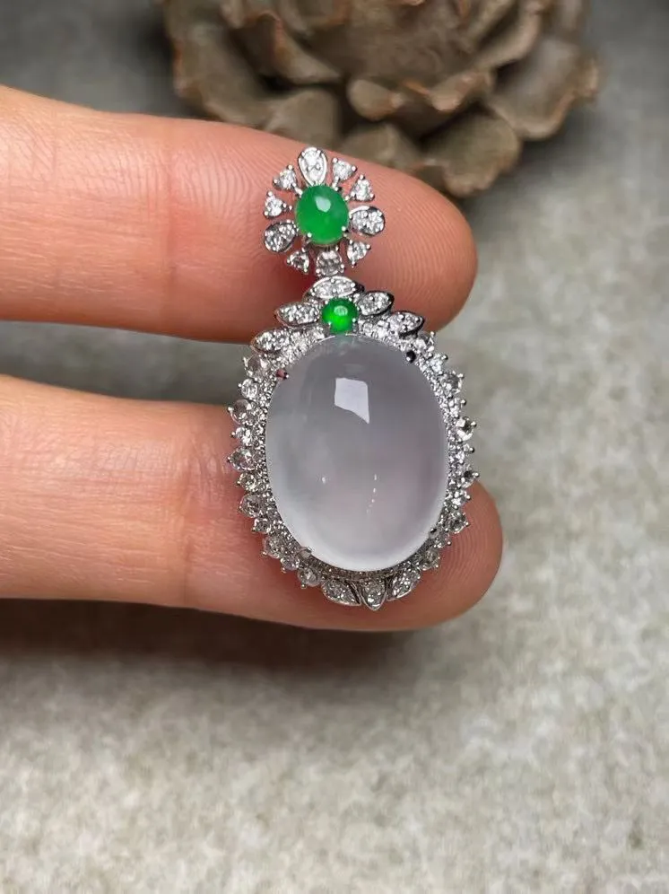 冰种鸽子蛋吊坠、真金真钻镶嵌，种水好，玉质细腻 .裸石尺寸 13.9*13.1