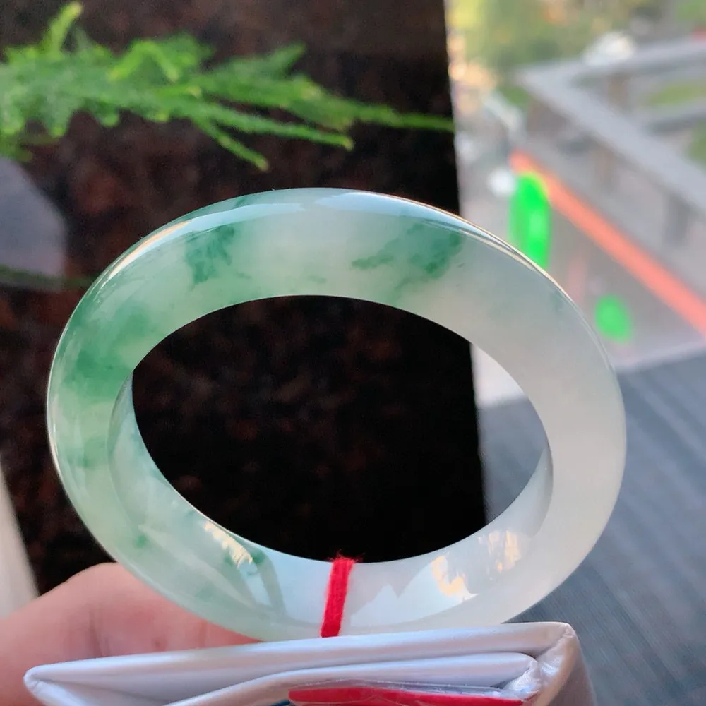 正圈高冰飘花 无瑕 尺寸:54.1/12.4/9.1 花美 种水好️️