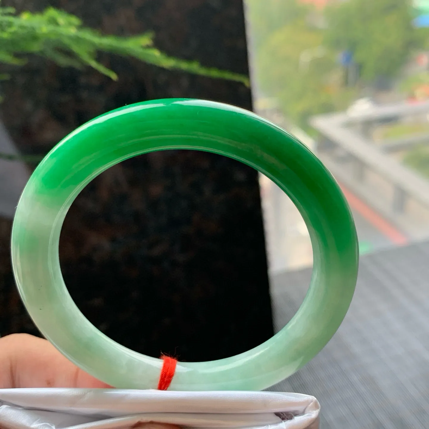 圆条一大节阳绿 内圈微纹 尺寸:54.1/8.5/9.1 色好