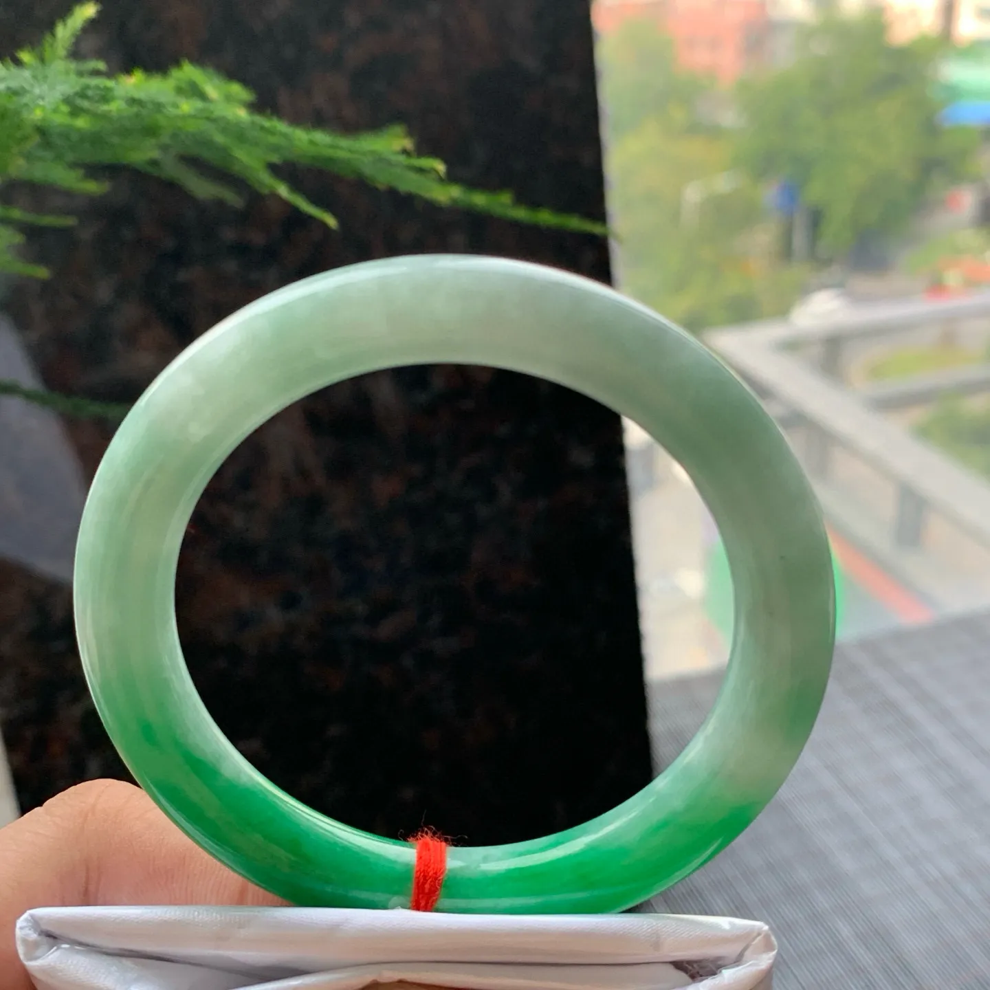 圆条一大节阳绿 内圈微纹 尺寸:54.1/8.5/9.1 色好