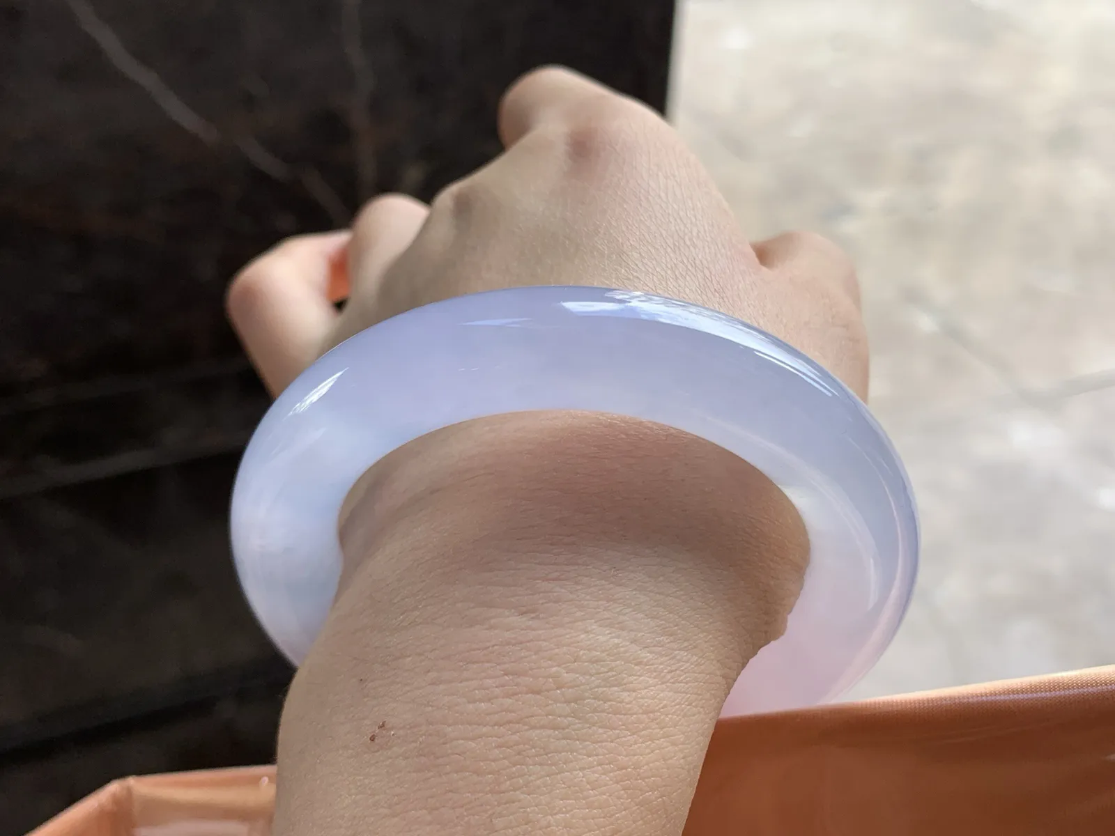 54-12.2

冰紫圆条手镯^_^种老 胶感十足 冰透