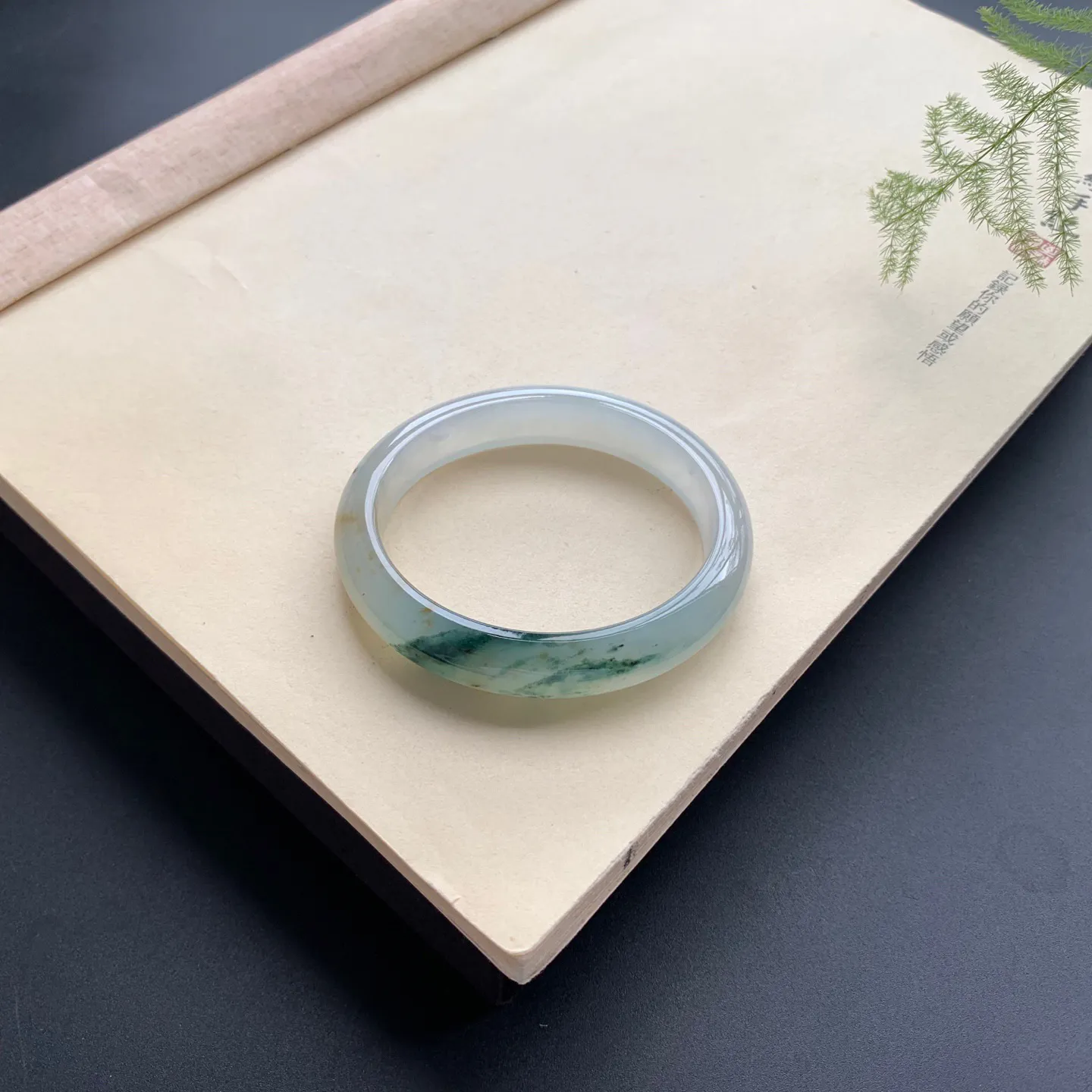 54.3圈口冰种飘花贵妃手镯 尺寸：54.3-46.8-11.5-7.5，无纹裂，水润起胶，花色浓郁