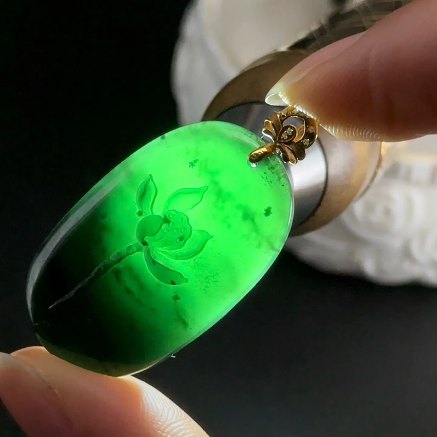 精品18k墨翠荷花牌 简约大气 打灯通透 油性十足 尺寸38.6