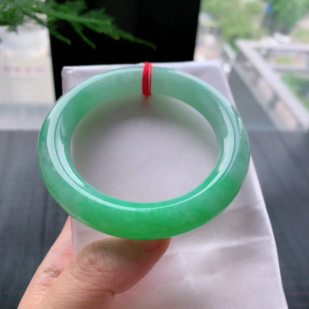 圆条白底青阳绿 无瑕 尺寸:56.4/11.1 色阳